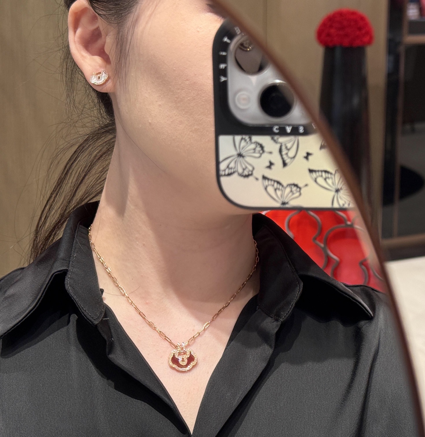 Qeelin Yu Yi necklace 18K rose gold with black onyx and diamond accents 18K white gold with red carnelian and diamond accents 18K white gold with black onyx and diamond accents 18K rose gold with red carnelian and diamond accents 45cm