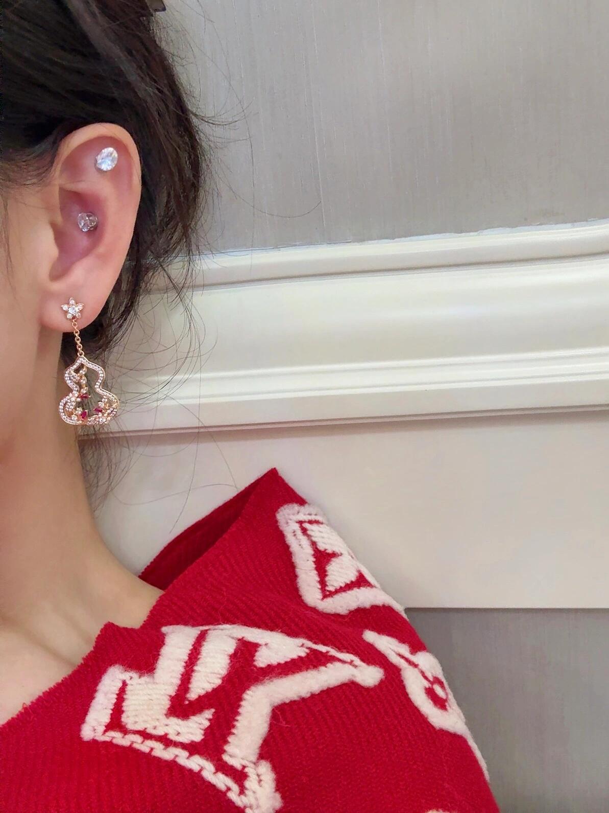 Qeelin Wulu Garden earrings Silver-toned metal with clear diamonds and purple gemstones 18k rose gold-toned metal with clear diamonds and red ruby gemstones 4 5cm drop length