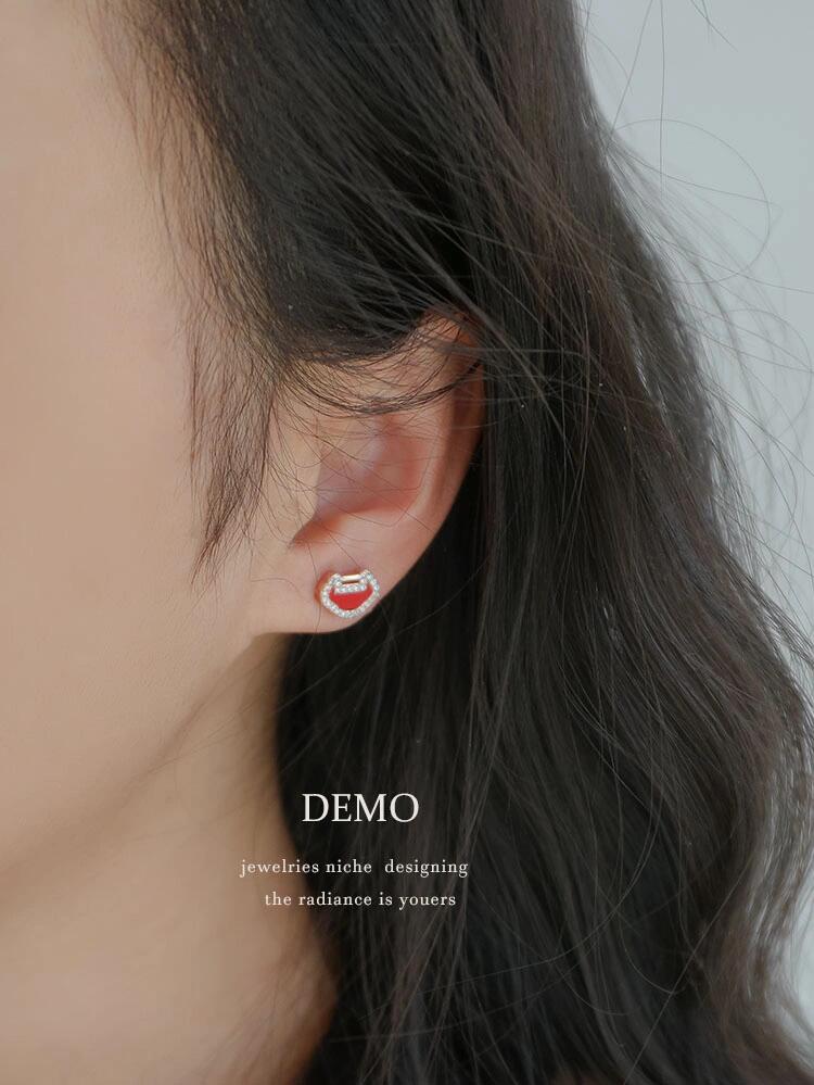 Qeelin Yu Yi earrings silver-toned white gold red carnelian clear diamond pave 10mm stud diameter