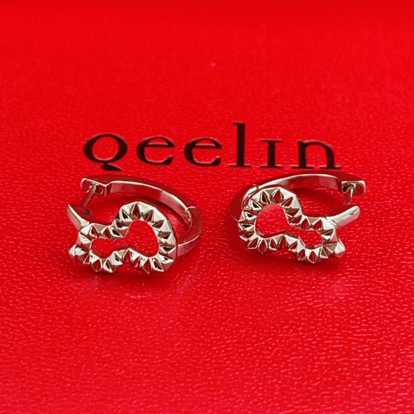 Qeelin Wulu earrings silver-toned metal no gemstones 10mm hoop diameter