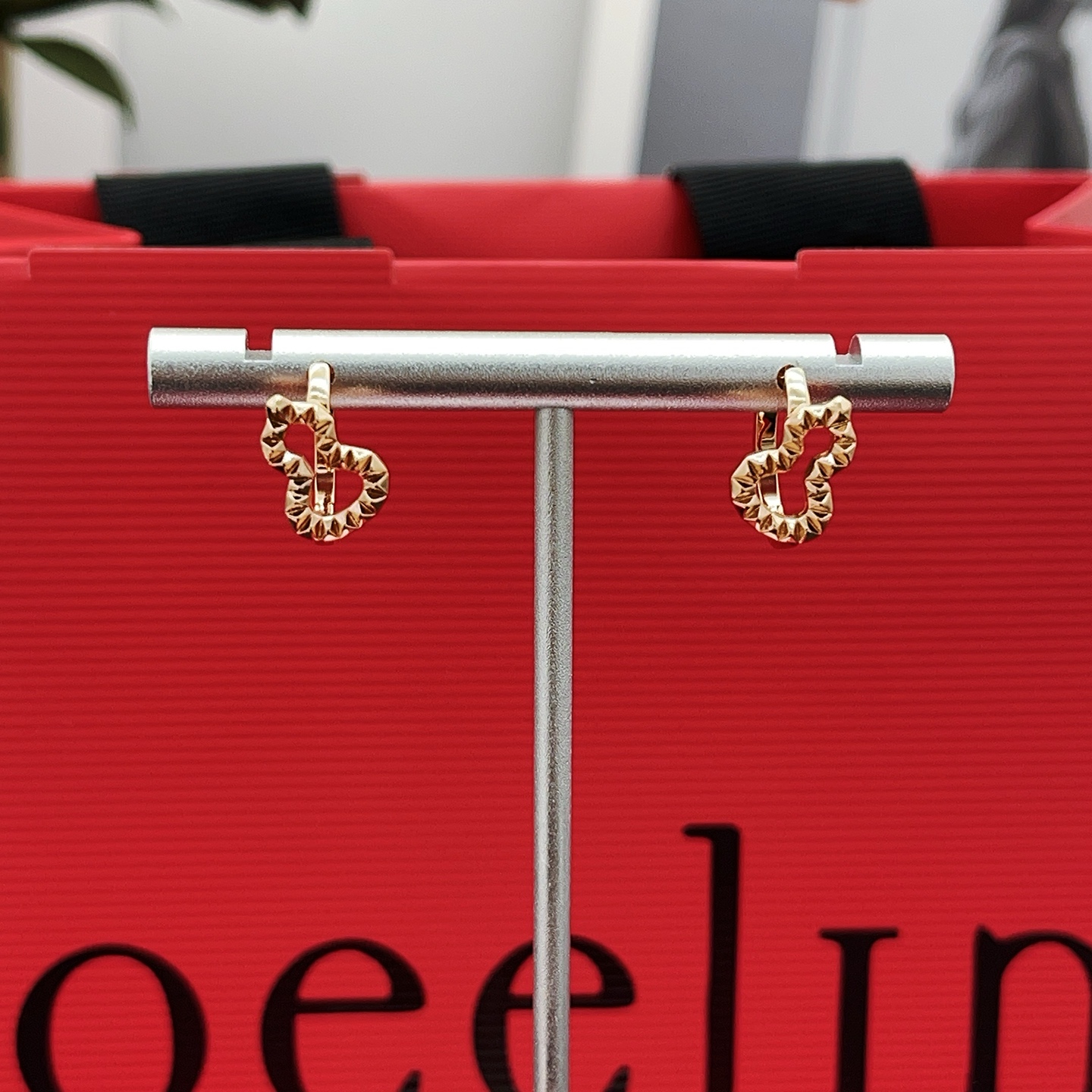 Qeelin Wulu earrings 18k rose gold 10mm hoop diameter