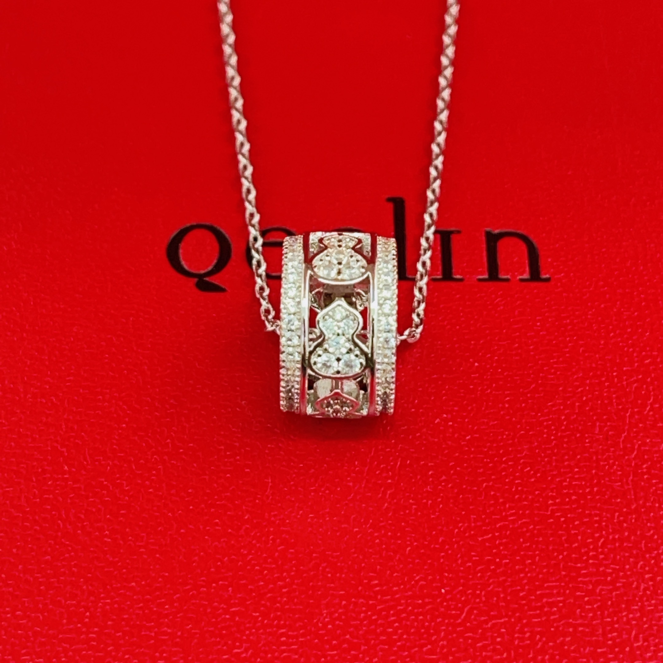 Qeelin Wulu necklace 18K white gold diamond 42cm