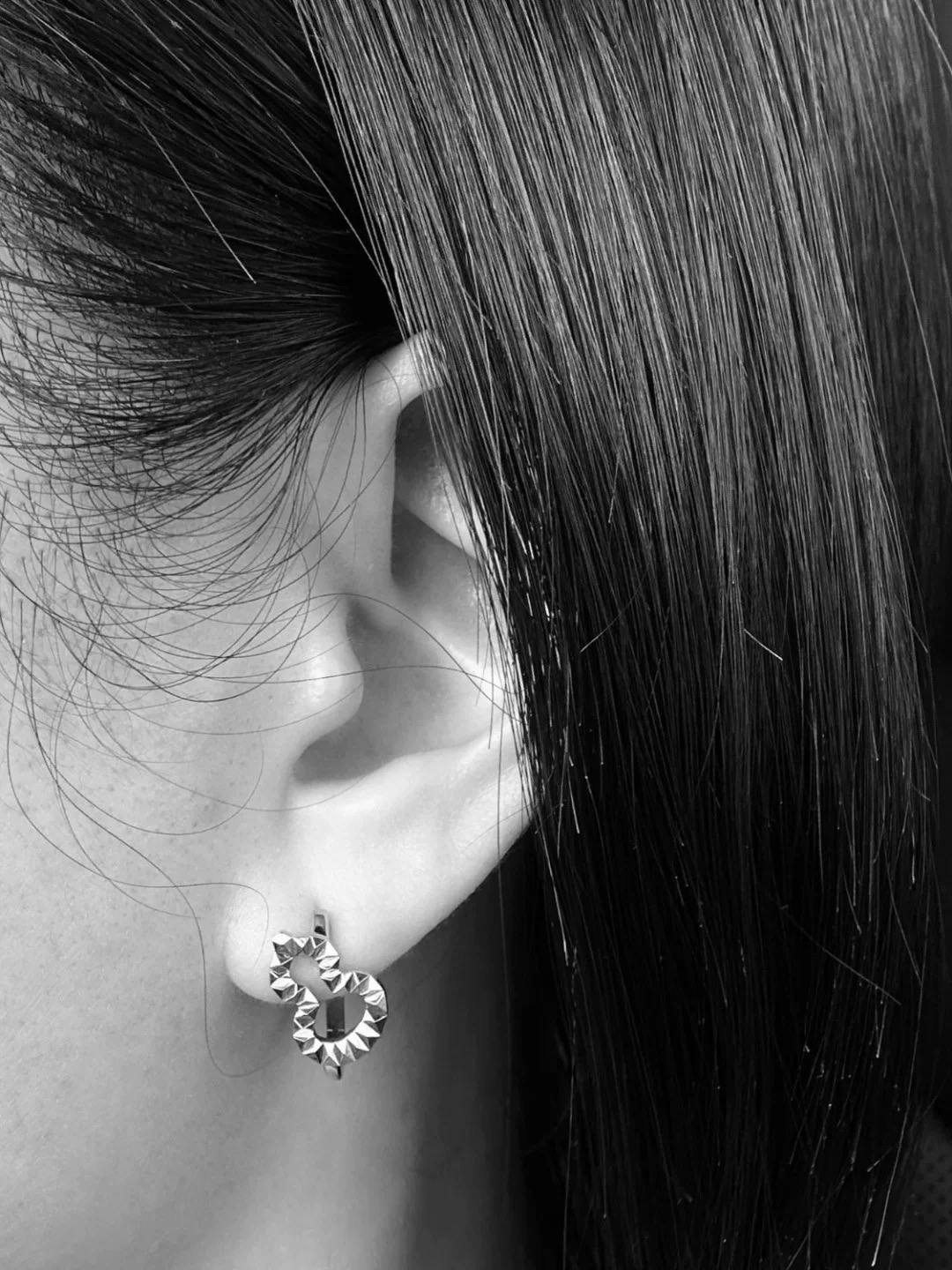 Qeelin Wulu earrings 18k rose gold 18k yellow gold sterling silver with rhodium plating faceted metal detailing 10mm hoop diameter