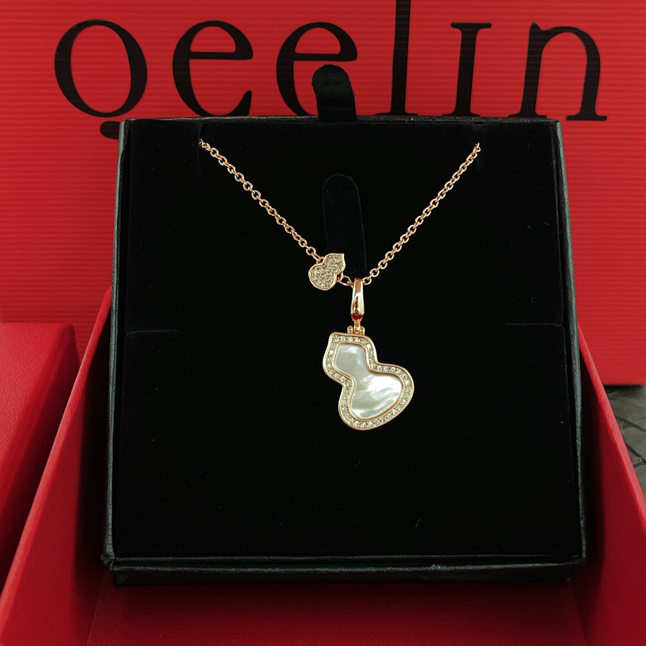 Qeelin Wulu necklace 18K rose gold white mother-of-pearl clear diamonds 42cm