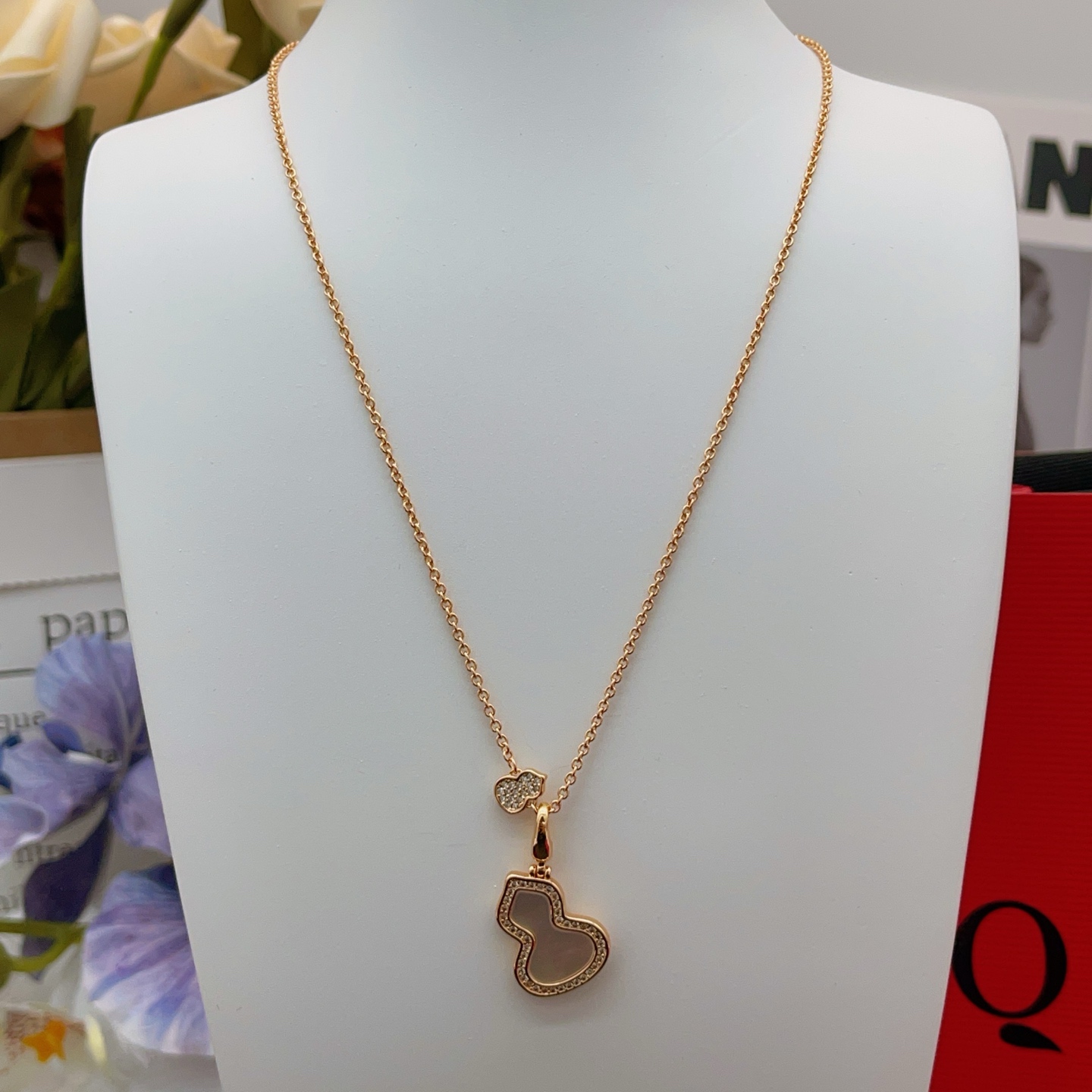 Qeelin Wulu necklace 18K rose gold white mother-of-pearl clear diamonds 42cm
