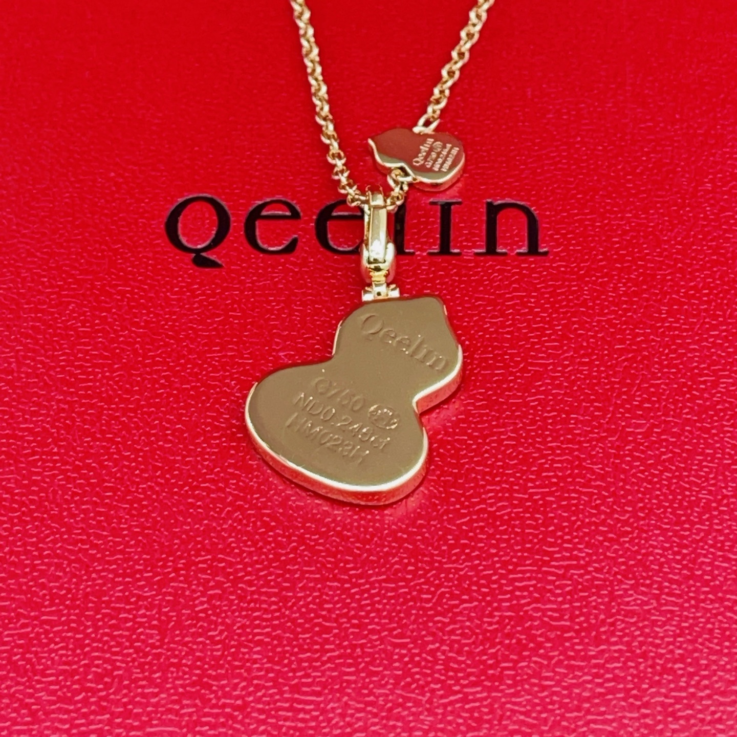 Qeelin Wulu necklace 18K rose gold white mother-of-pearl clear diamonds 42cm