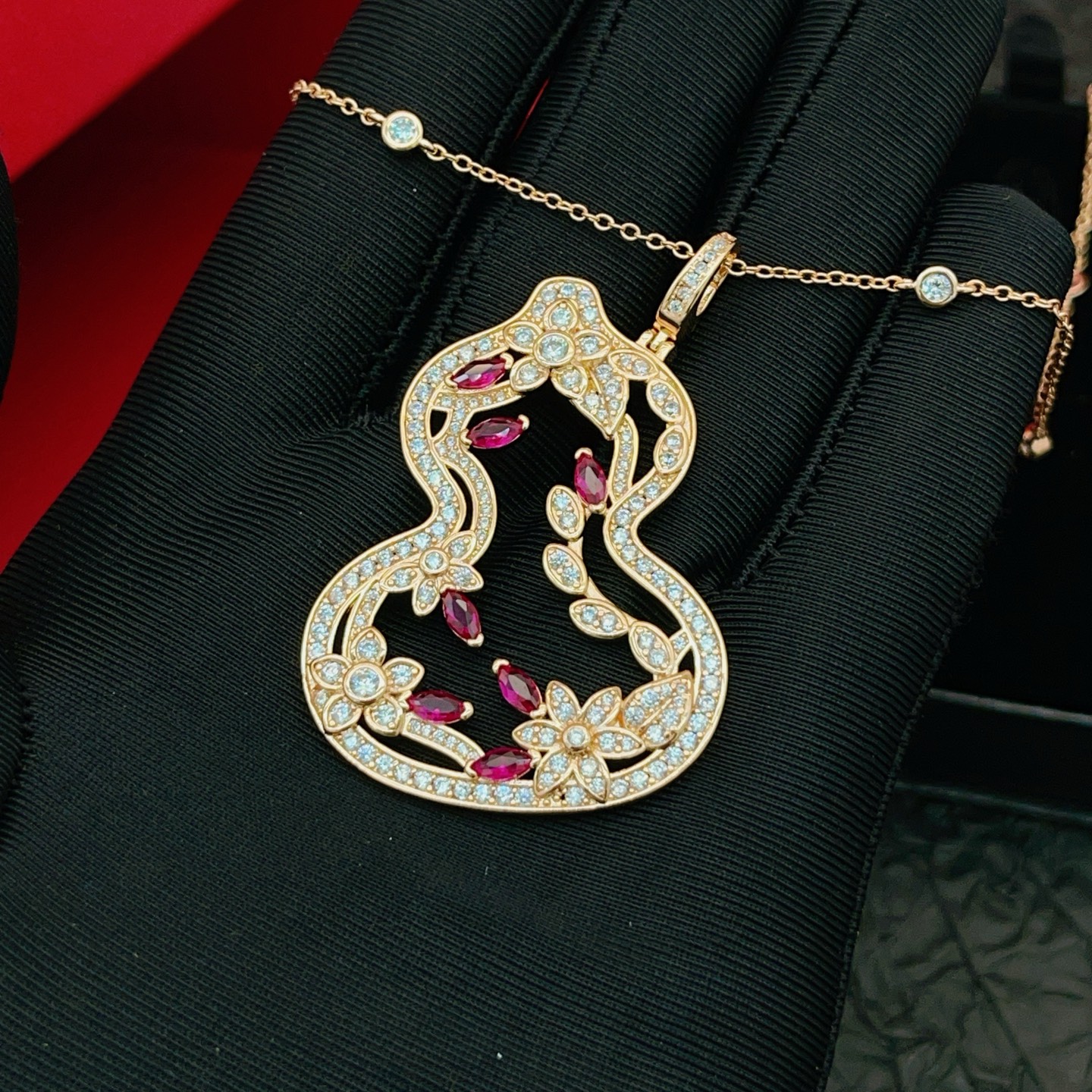 Qeelin Wulu necklace Rose gold metal with clear diamonds and ruby red gemstones 45cm