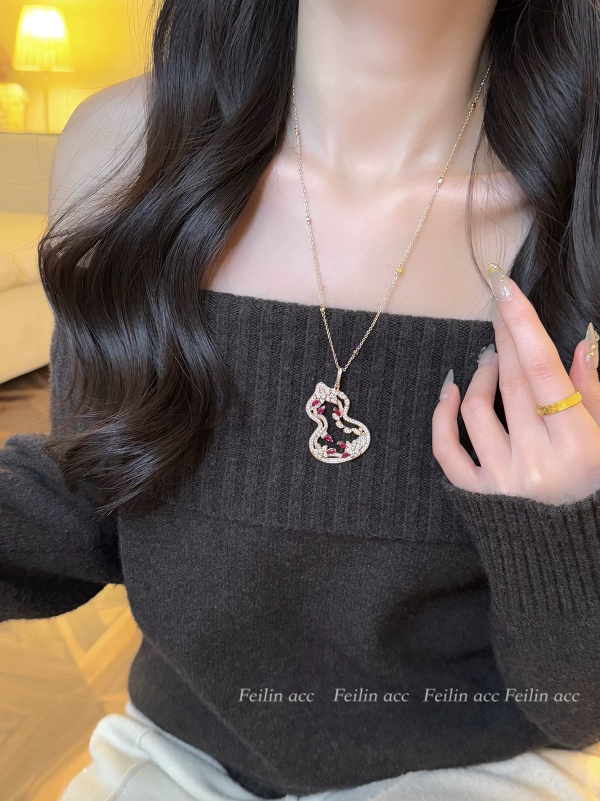 Qeelin Wulu necklace Rose gold metal with clear diamonds and ruby red gemstones 45cm
