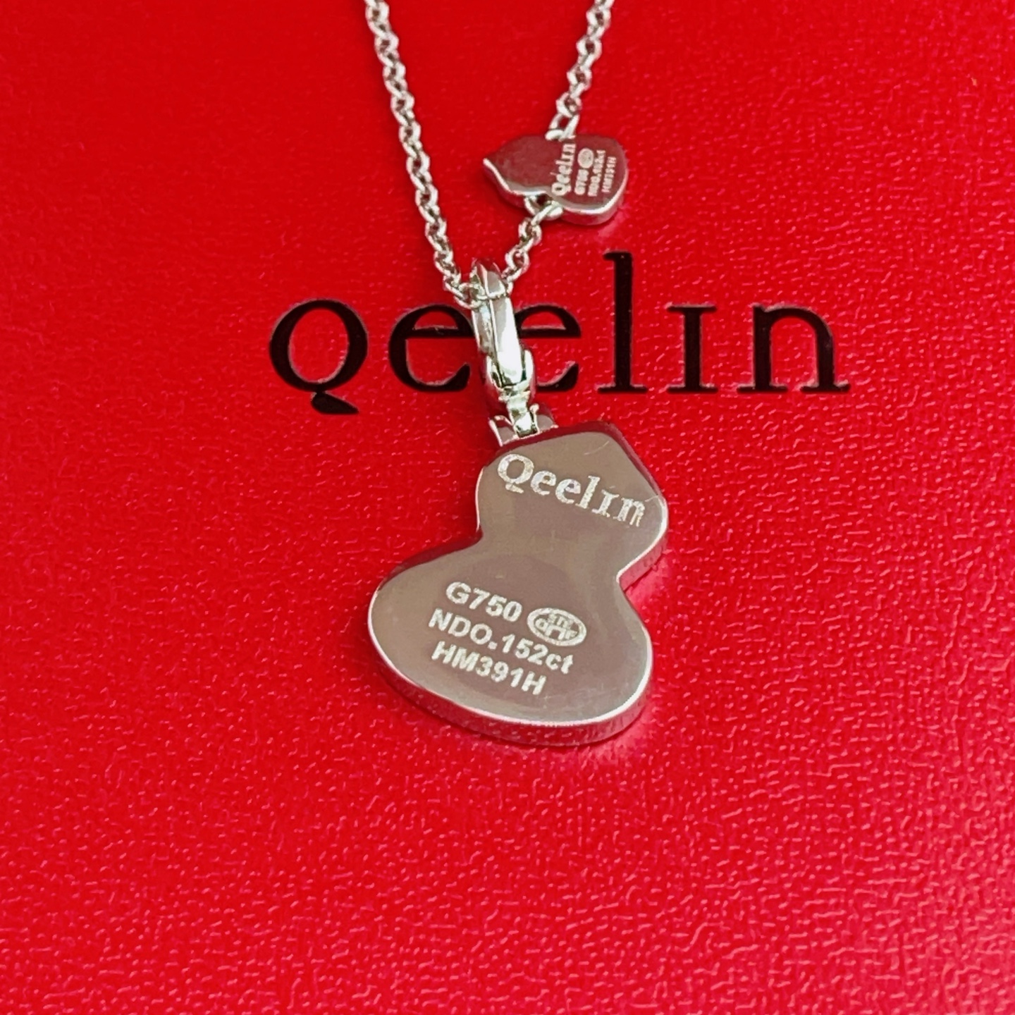 Qeelin Wulu necklace Silver-toned metal with red carnelian inlay and clear diamond accents 42cm