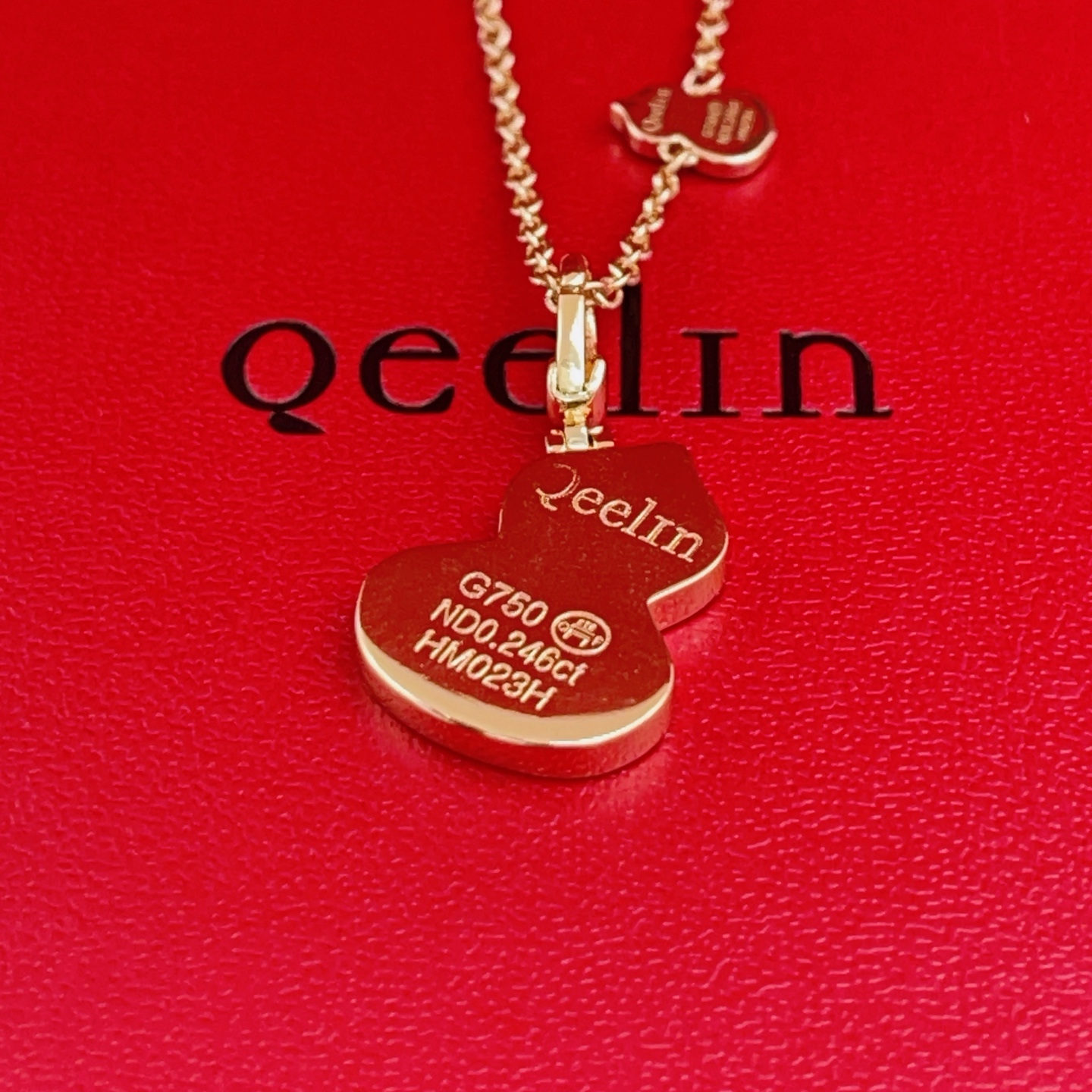 Qeelin Wulu necklace rose gold white mother-of-pearl clear diamond 42cm