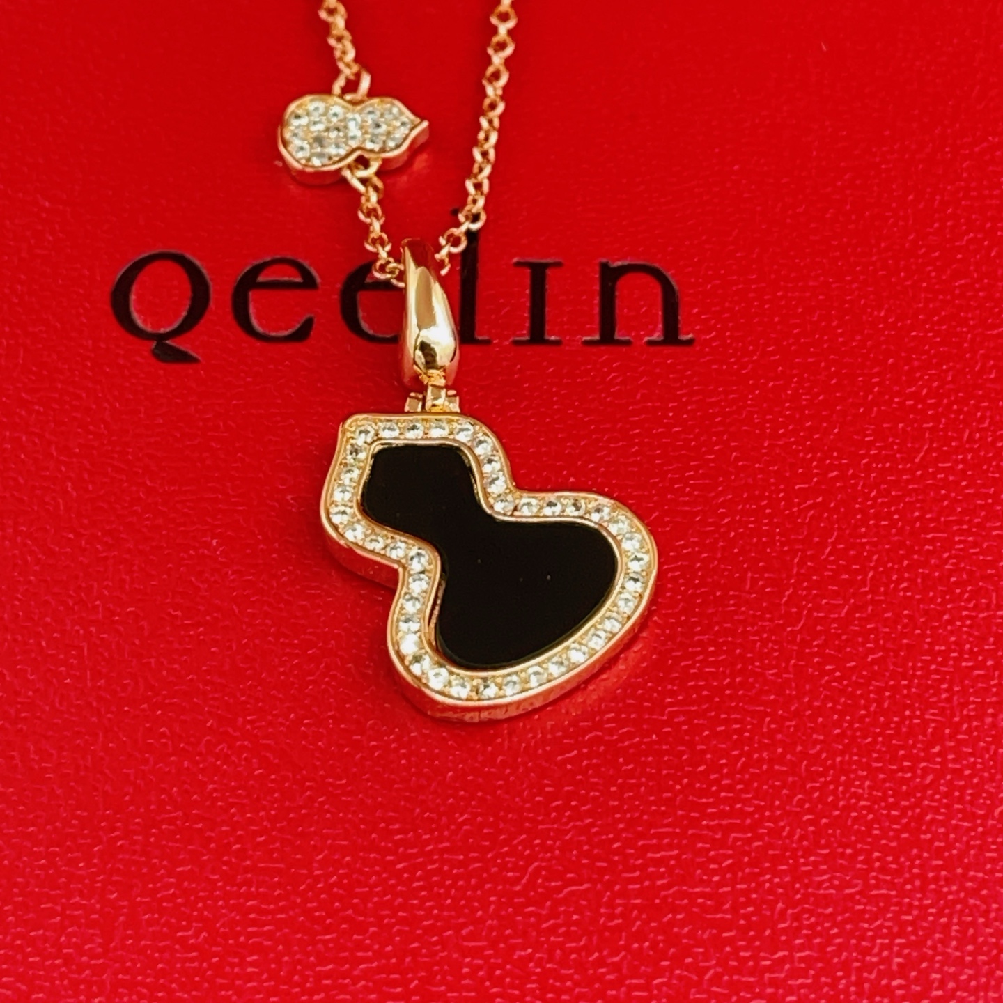 Qeelin Wulu necklace 18K rose gold black onyx clear diamond 42cm