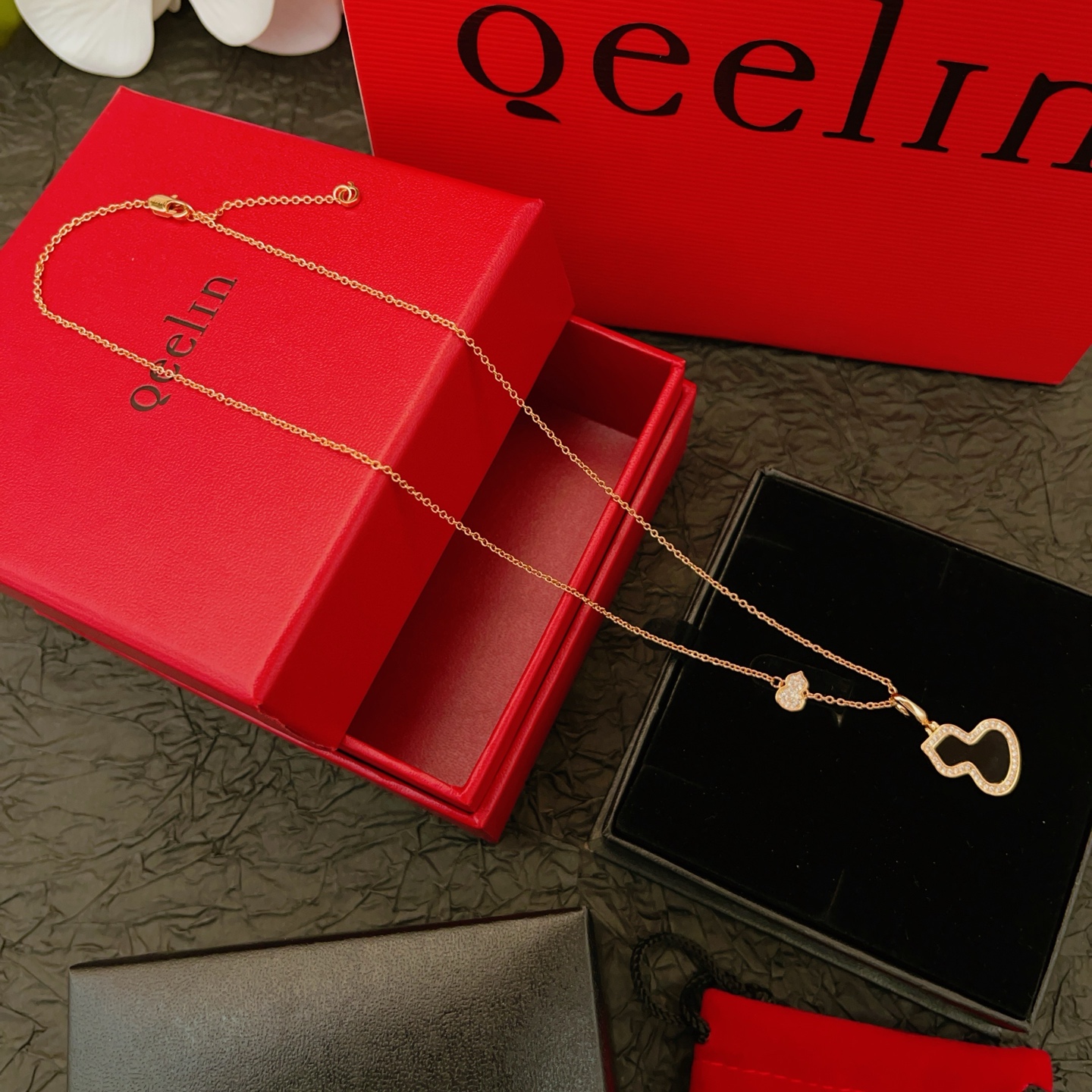 Qeelin Wulu necklace 18K rose gold black onyx clear diamond 42cm