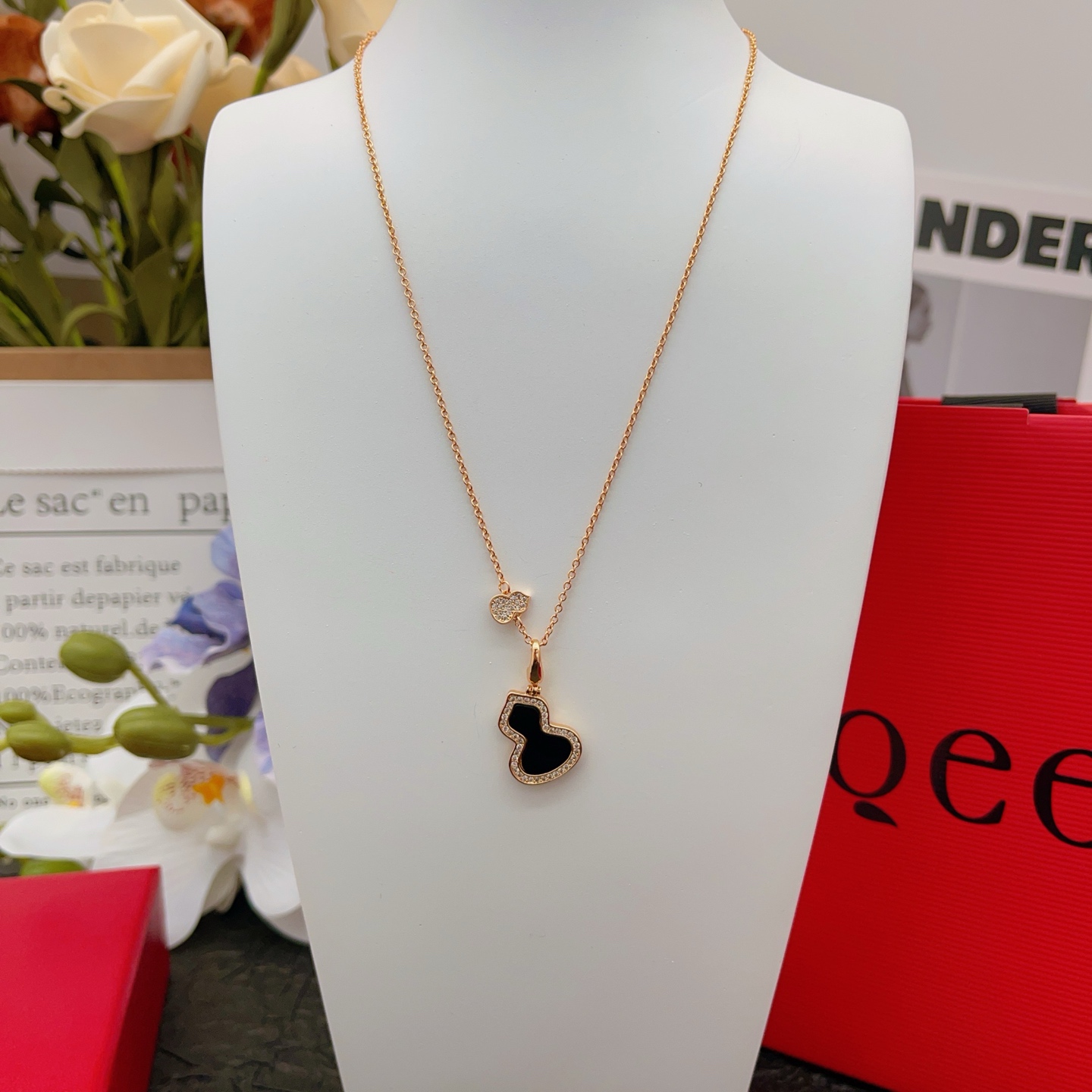 Qeelin Wulu necklace 18K rose gold black onyx clear diamond 42cm