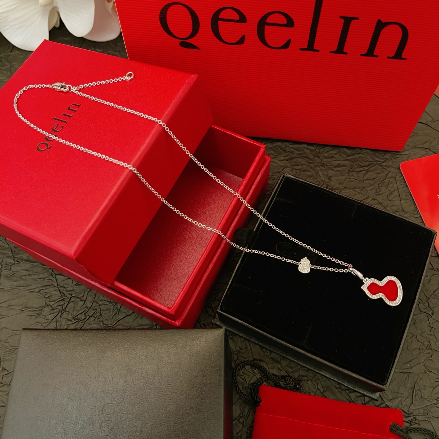 Qeelin Wulu necklace Silver-toned metal with red carnelian inlay and clear diamond accents 42cm