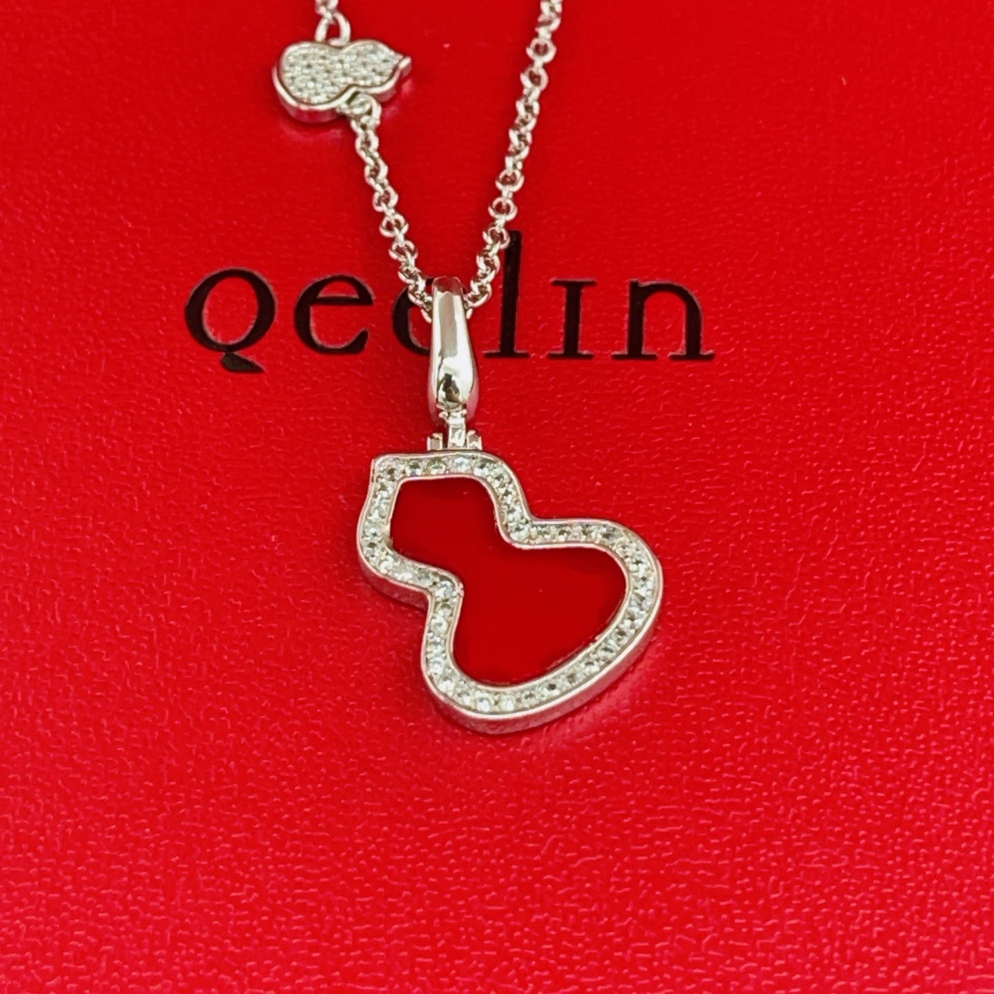 Qeelin Wulu necklace Silver-toned metal with red carnelian inlay and clear diamond accents 42cm