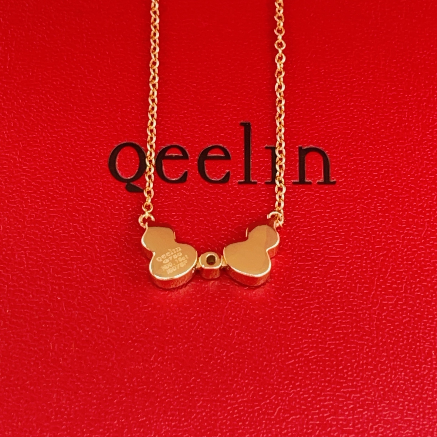 Qeelin Wulu necklace 18K rose gold white mother-of-pearl clear diamond 42cm