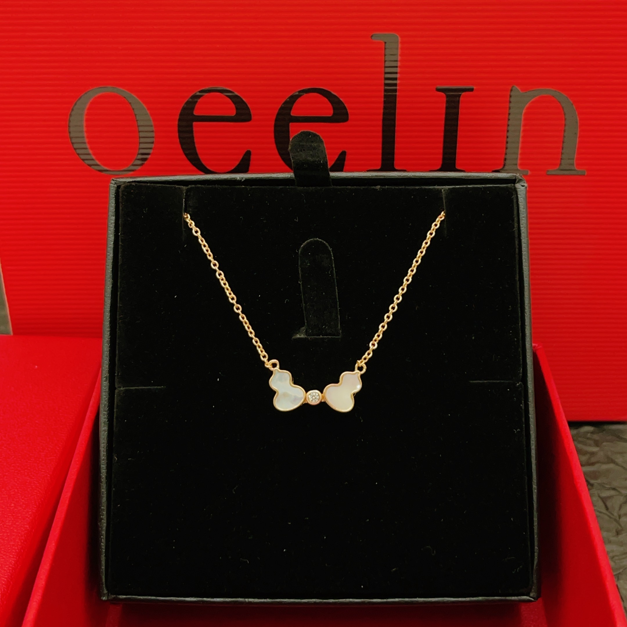 Qeelin Wulu necklace 18K rose gold white mother-of-pearl clear diamond 42cm