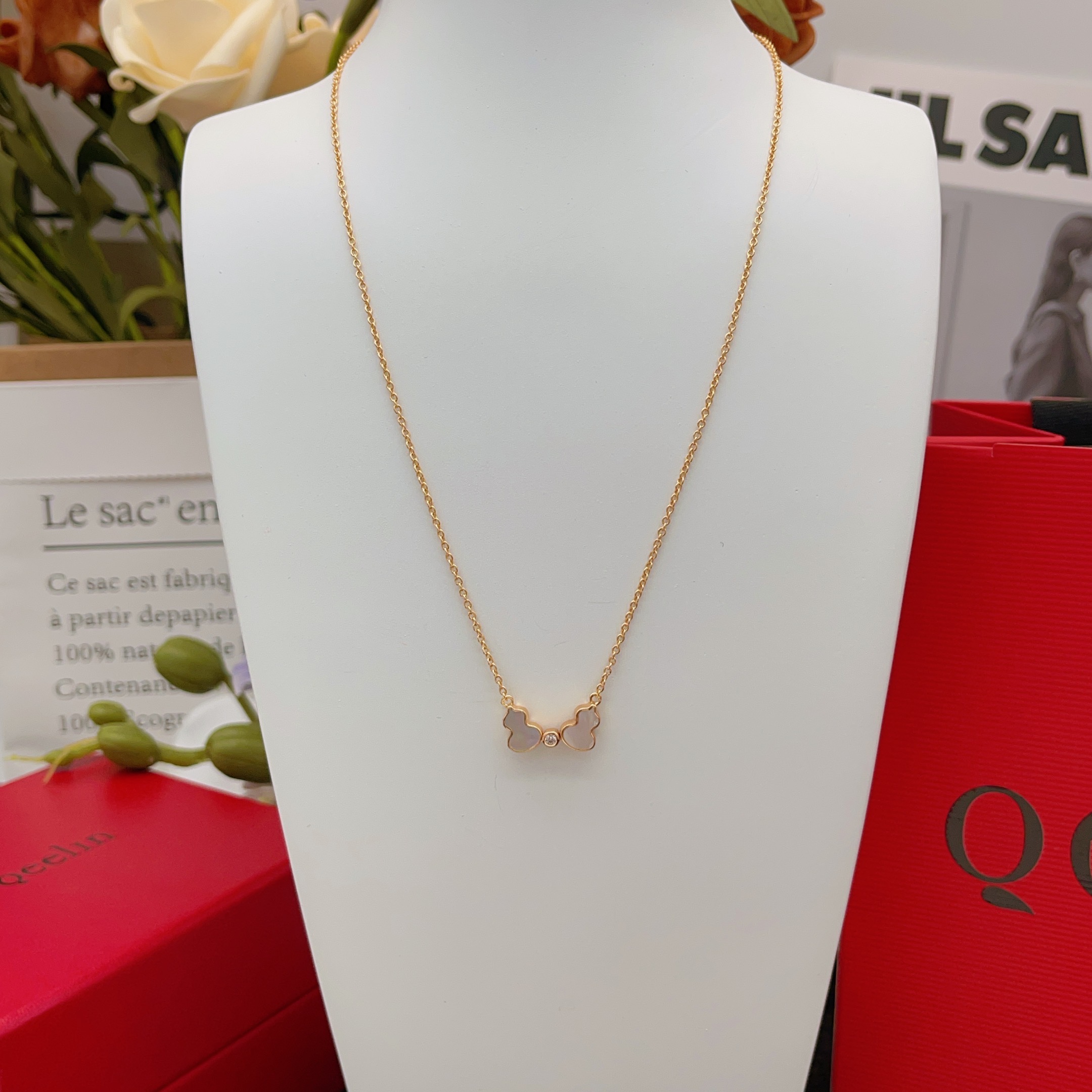 Qeelin Wulu necklace 18K rose gold white mother-of-pearl clear diamond 42cm