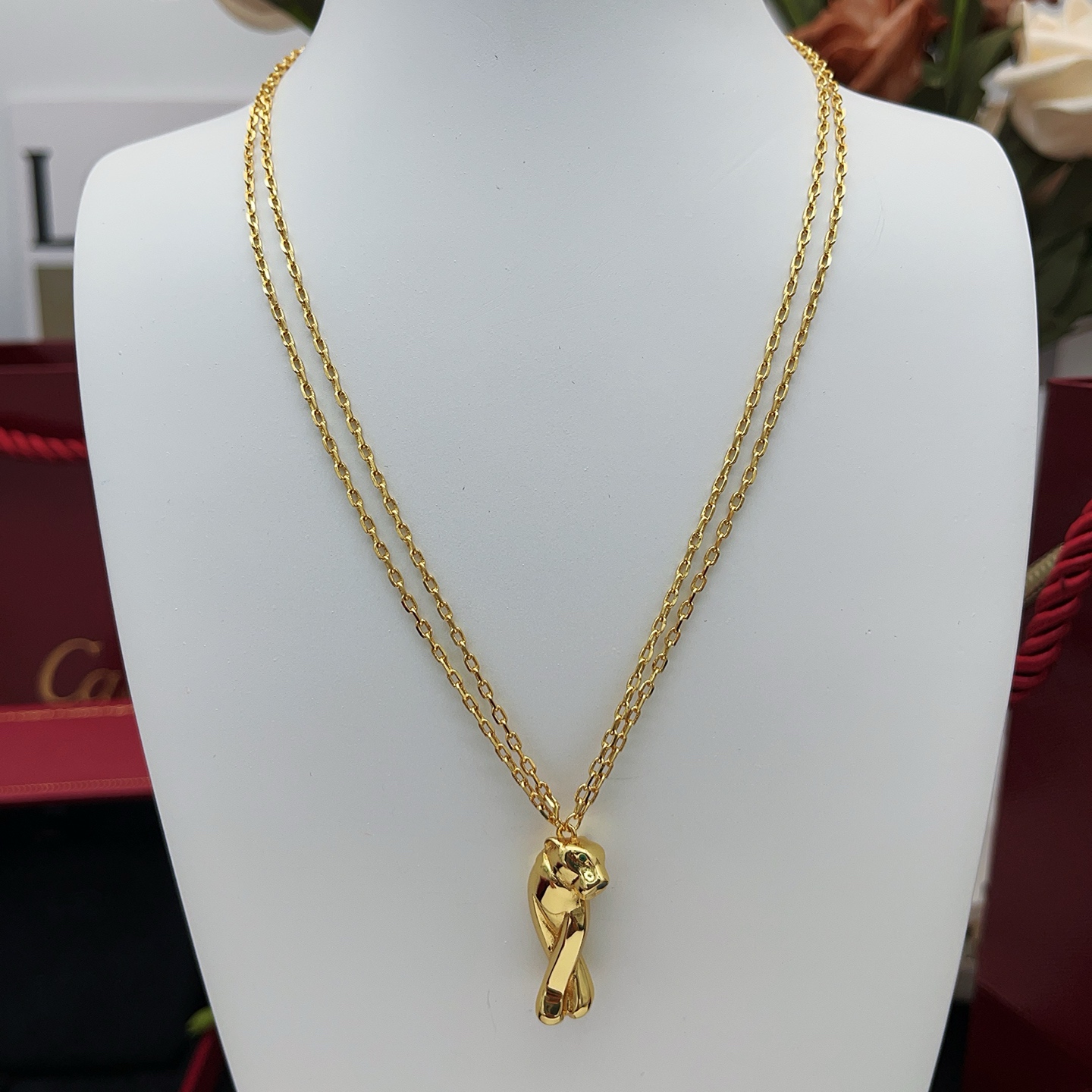 Cartier Panthere de Cartier necklace 18K yellow gold green tsavorite garnet eyes black onyx nose 42cm