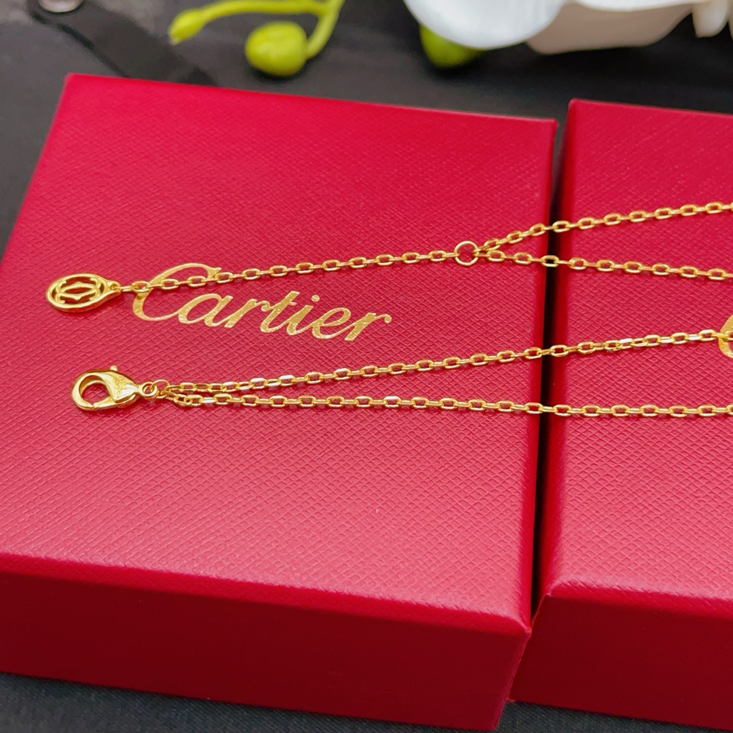 Cartier Panthere de Cartier necklace 18K yellow gold green tsavorite garnet eyes black onyx nose 42cm