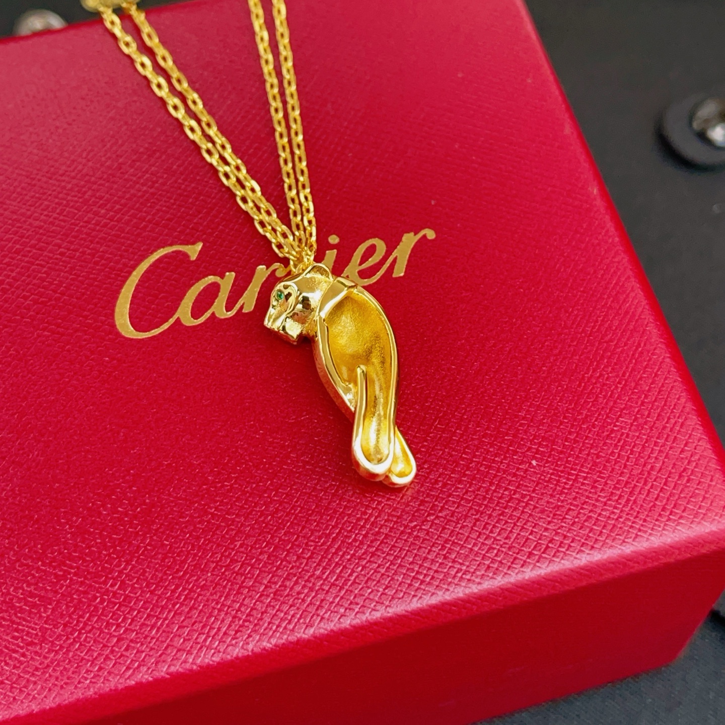 Cartier Panthere de Cartier necklace 18K yellow gold green tsavorite garnet eyes black onyx nose 42cm