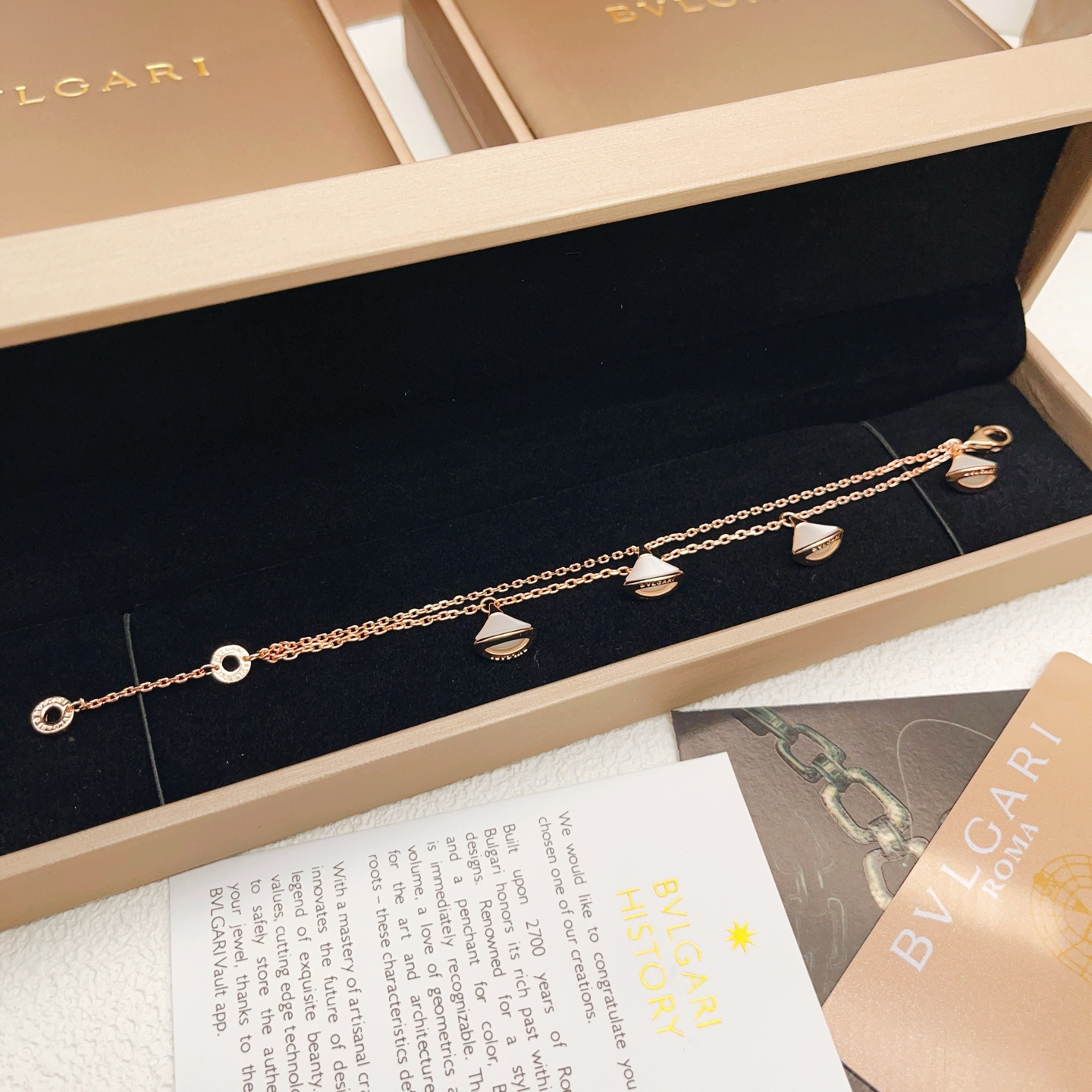 Bvlgari Divas Dream bracelet Rose gold with white mother-of-pearl 18cm adjustable
