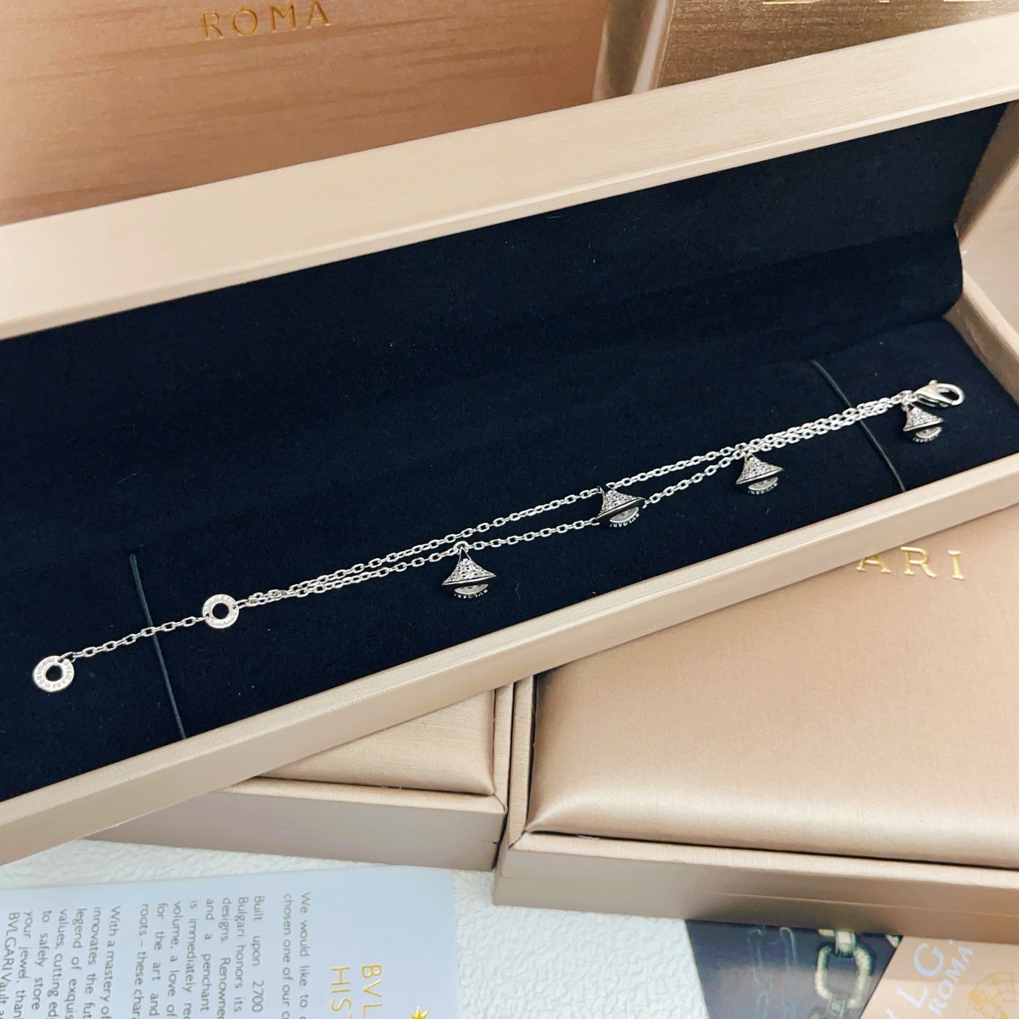 Bvlgari Divas Dream bracelet Silver-toned metal with clear pave diamonds 18cm