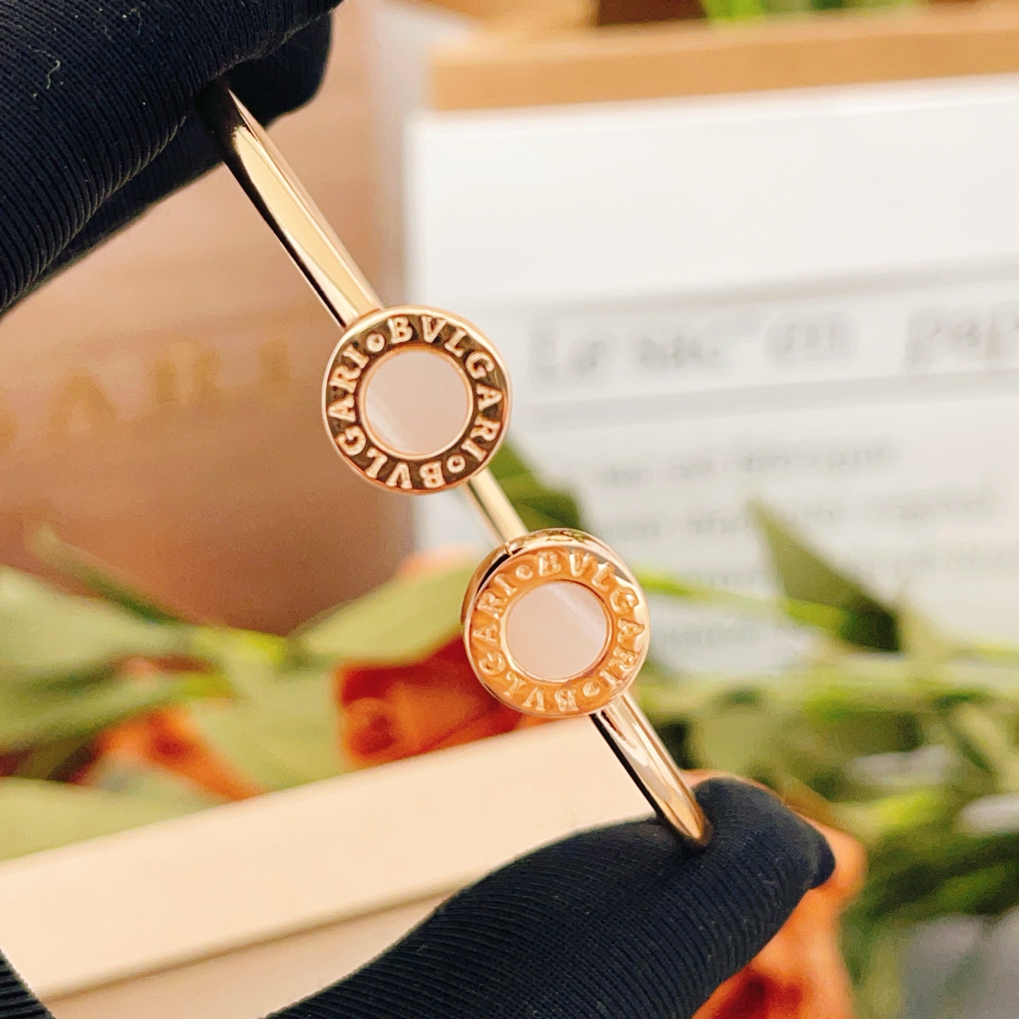 Bvlgari Bvlgari Bvlgari bracelet Rose gold with white mother-of-pearl inlays One size fits all