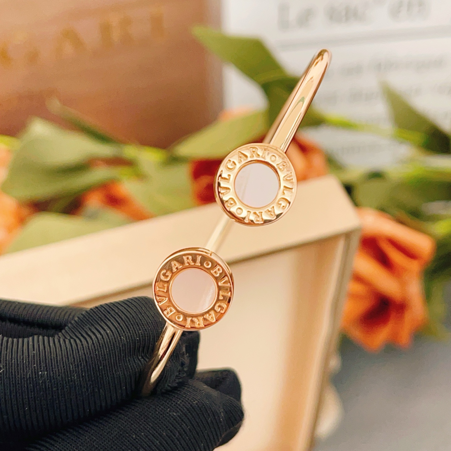 Bvlgari Bvlgari Bvlgari bracelet Rose gold with white mother-of-pearl inlays One size fits all