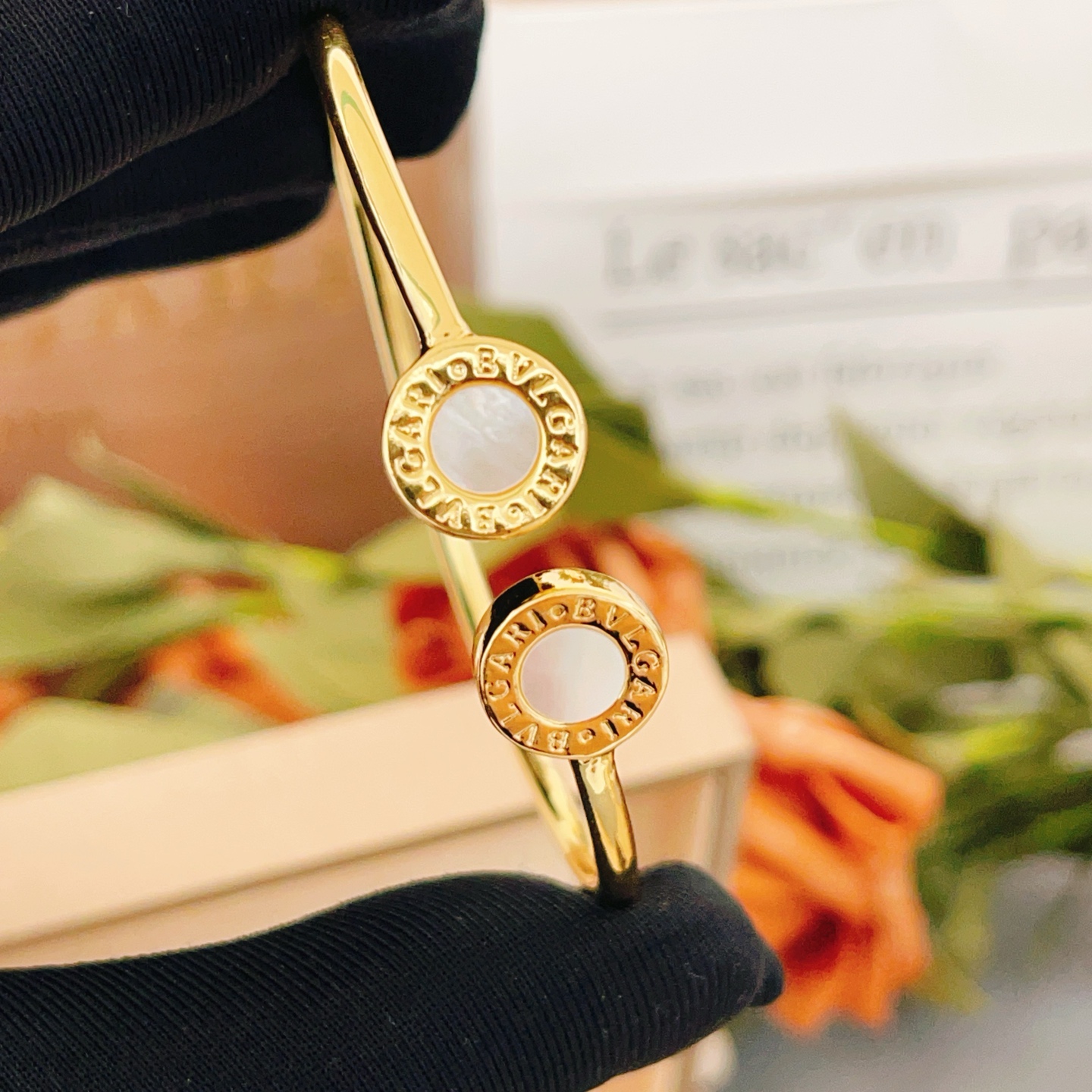 Bvlgari Bvlgari Bvlgari bracelet Yellow gold with white mother-of-pearl inlays One size fits all