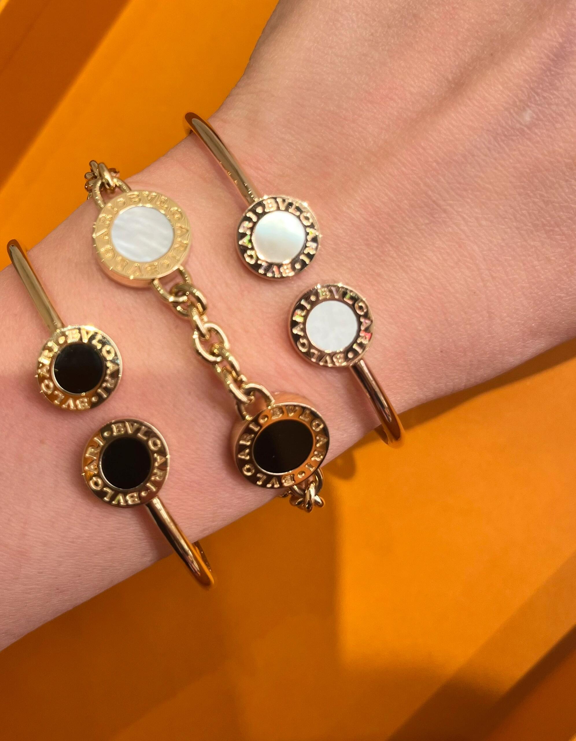 Bvlgari Bvlgari Bvlgari bracelet Yellow gold with white mother-of-pearl inlays One size fits all