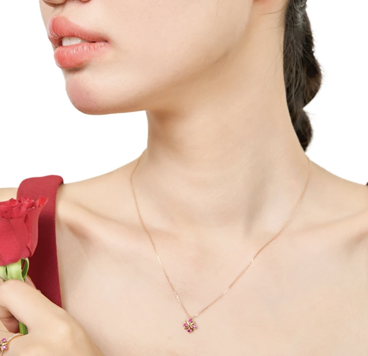 Tiffany Co Schlumberger Lynn Pendant necklace Yellow gold with pink ruby gemstones 40cm