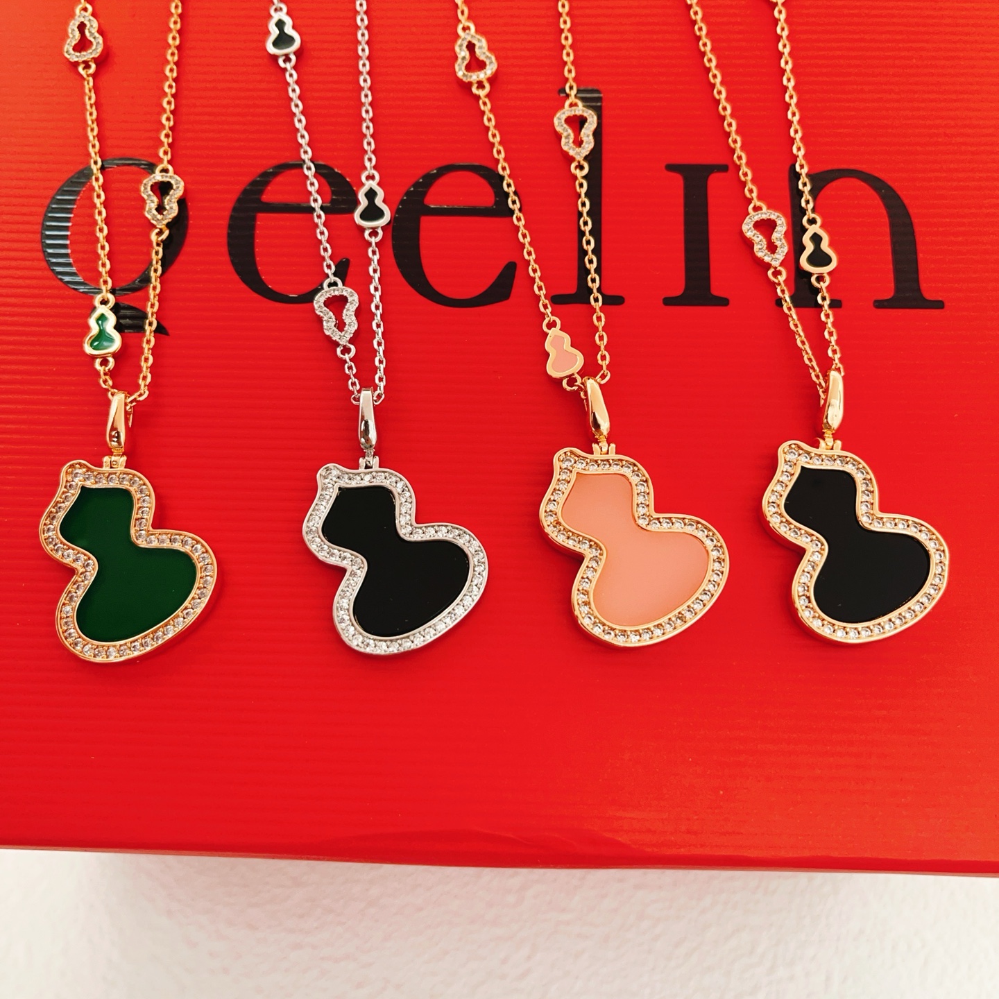 Qeelin Wulu necklace 18K rose gold green malachite clear diamond 42cm with 5cm extender