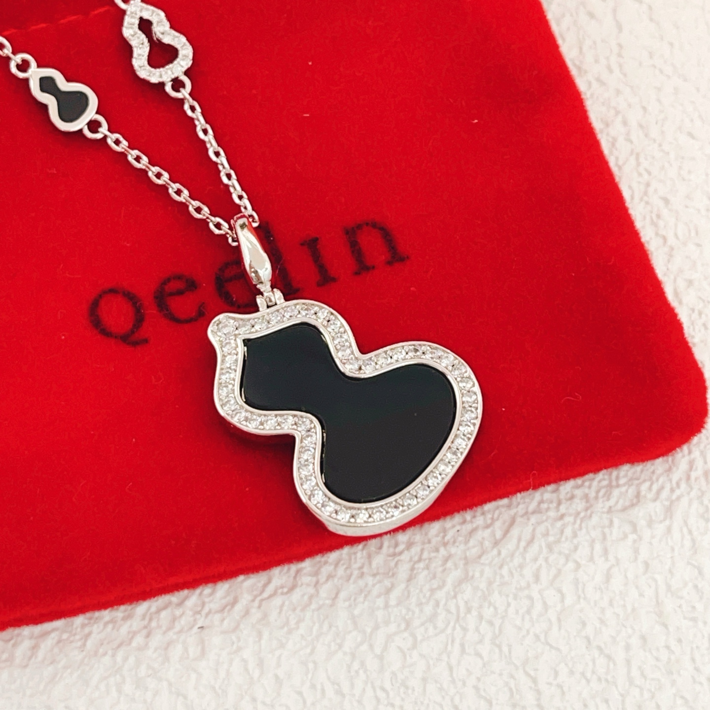 Qeelin Wulu necklace 18K white gold black onyx diamond 42cm