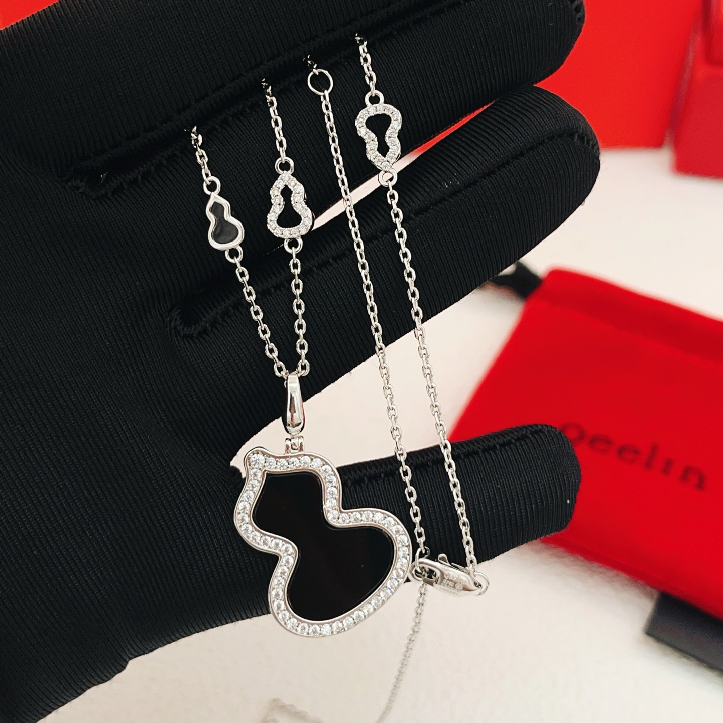 Qeelin Wulu necklace 18K white gold black onyx diamond 42cm
