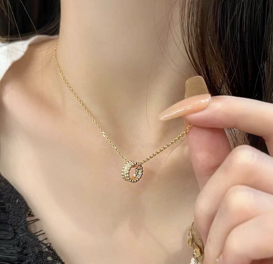 Collana Van Cleef Arpels Perlee Oro rosa con accenti di diamanti chiari 42 cm