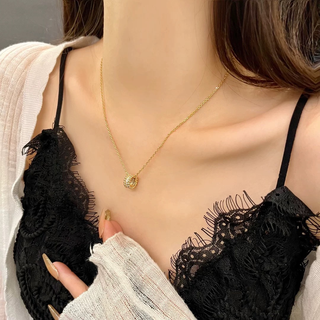 Collana Van Cleef Arpels Perlee Oro rosa con accenti di diamanti chiari 42 cm
