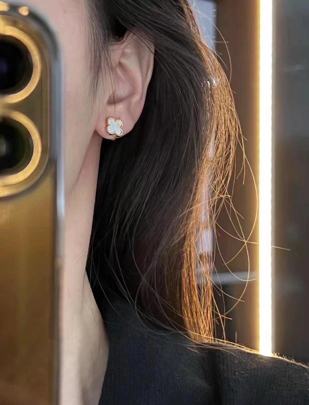 Van Cleef Arpels Vintage Alhambra earrings yellow gold white mother-of-pearl 15mm motif diameter