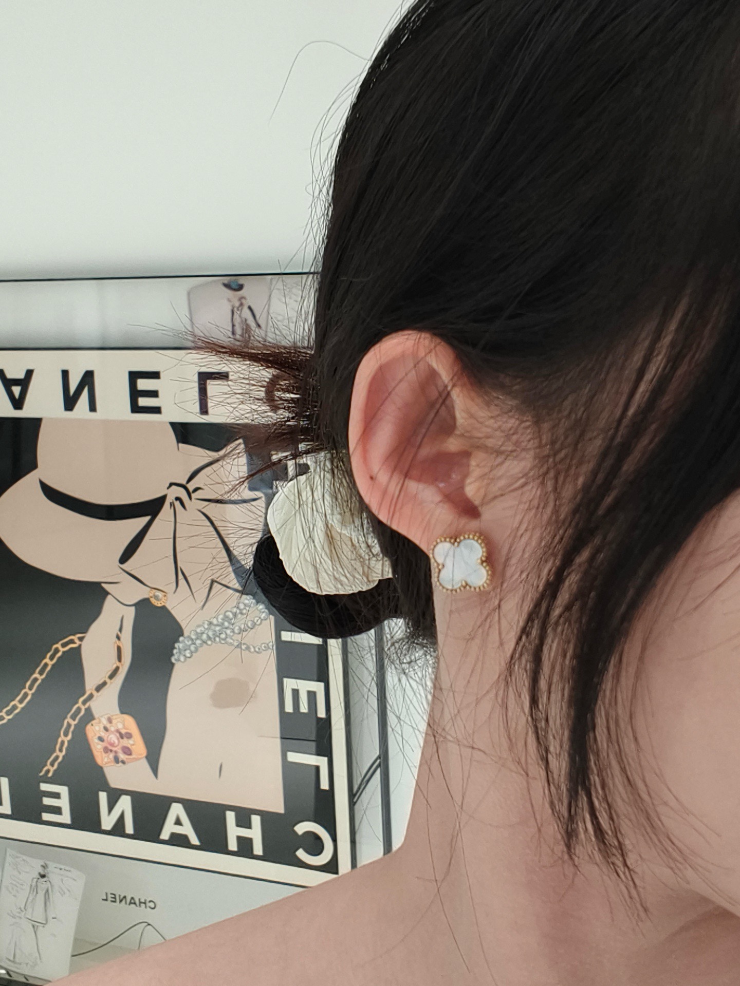 Van Cleef Arpels Vintage Alhambra earrings yellow gold white mother-of-pearl 15mm motif diameter