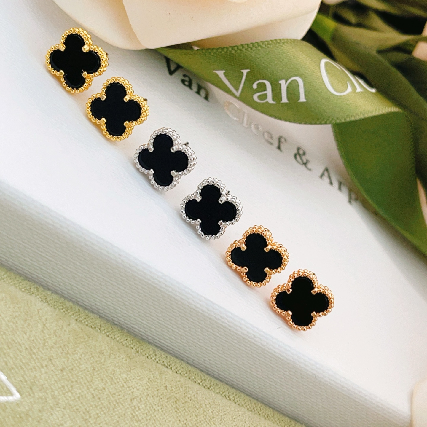 Van Cleef Arpels Sweet Alhambra earrings rose gold metal with black onyx stone 9 5mm motif diameter