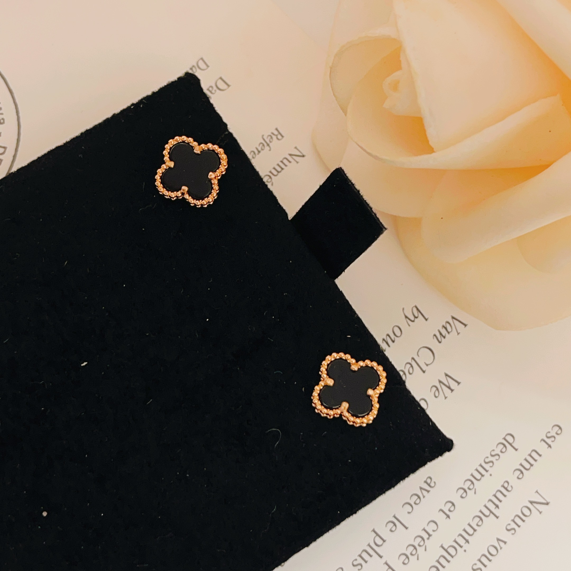 Van Cleef Arpels Sweet Alhambra earrings rose gold metal with black onyx stone 9 5mm motif diameter