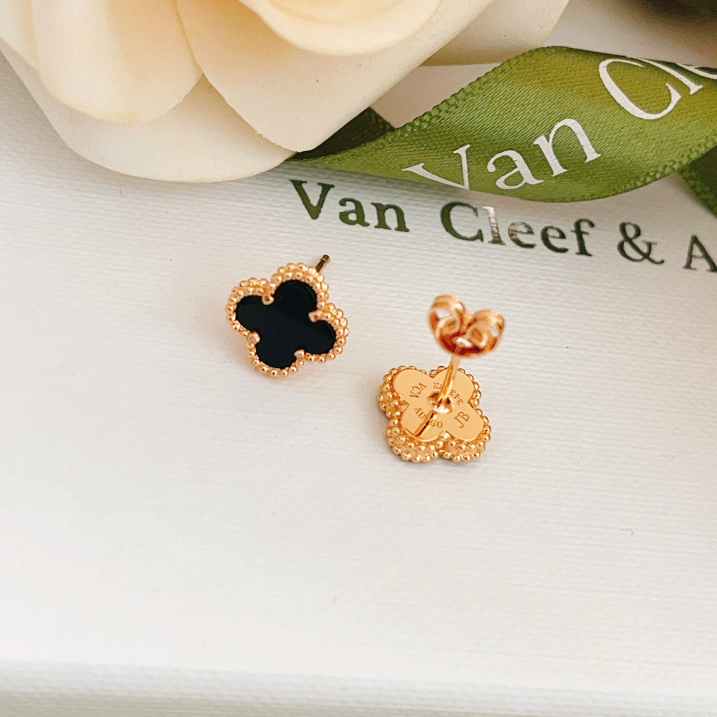 Van Cleef Arpels Sweet Alhambra earrings rose gold metal with black onyx stone 9 5mm motif diameter