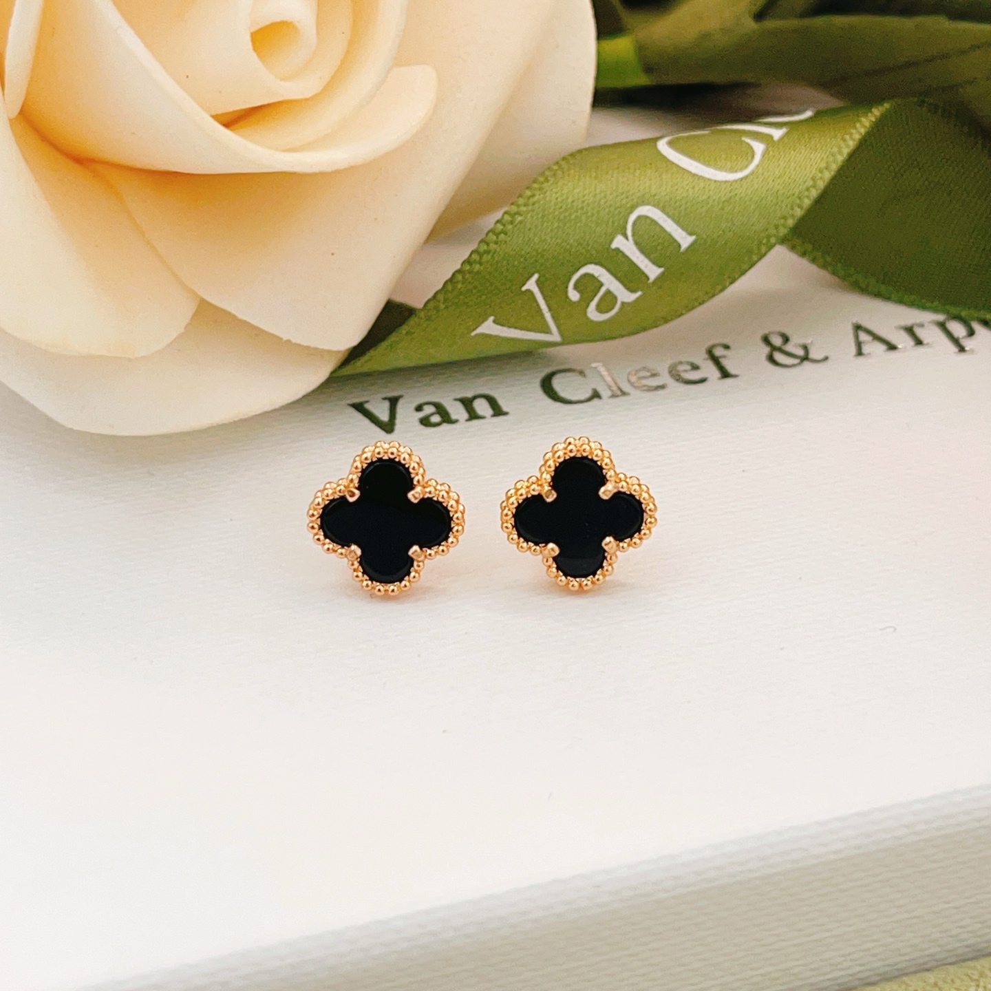 Van Cleef Arpels Sweet Alhambra earrings rose gold metal with black onyx stone 9 5mm motif diameter