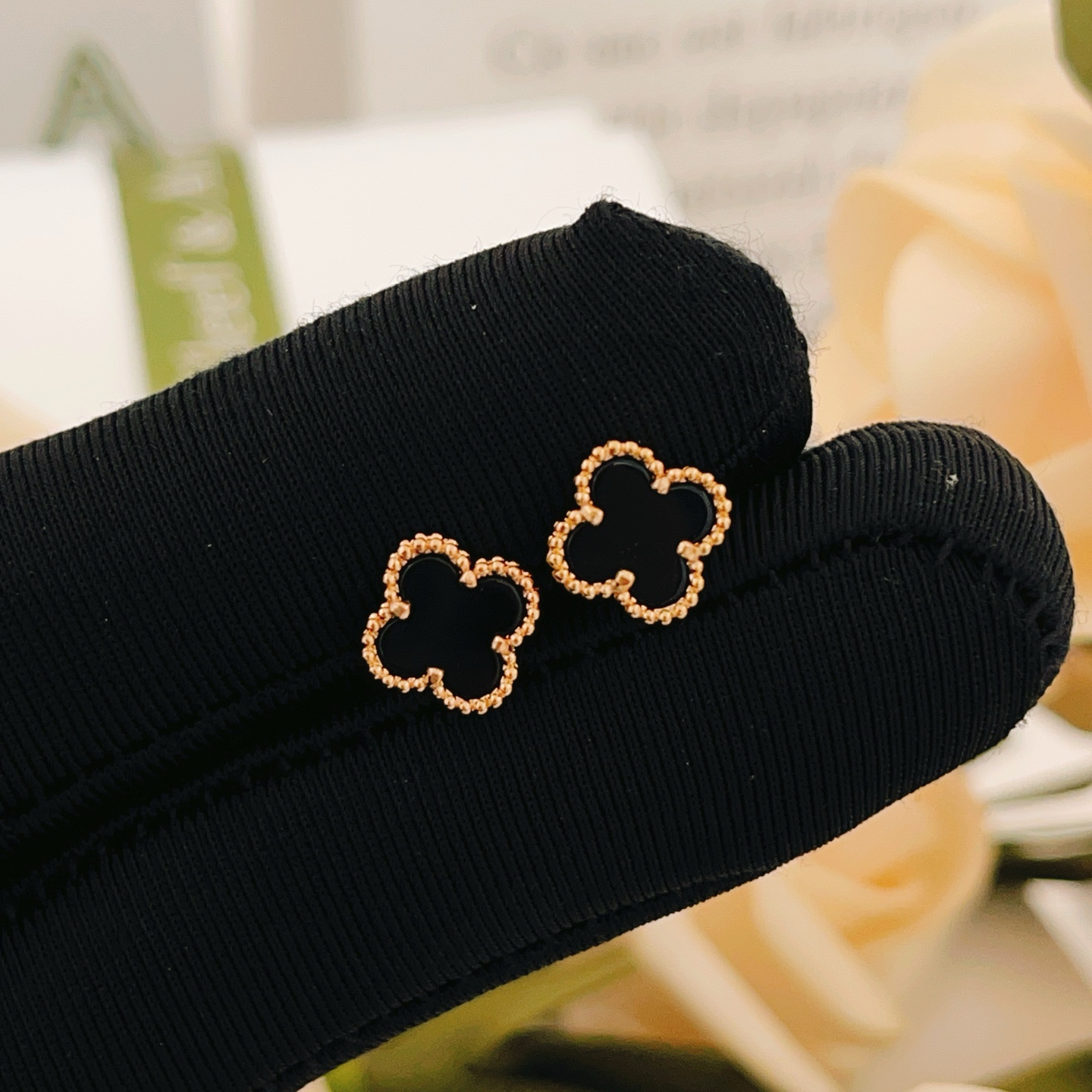 Van Cleef Arpels Sweet Alhambra earrings rose gold metal with black onyx stone 9 5mm motif diameter