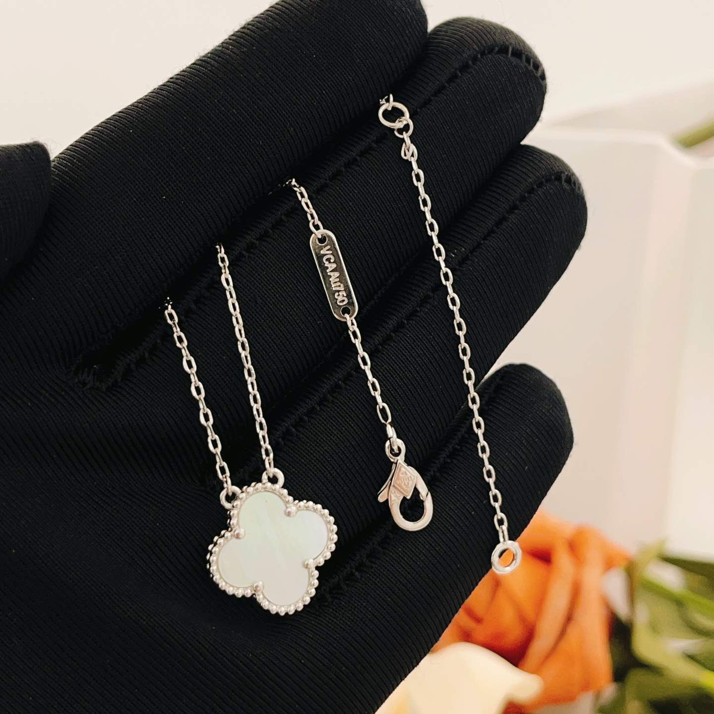 Van Cleef Arpels Sweet Alhambra necklace 18K white gold white mother-of-pearl 42cm