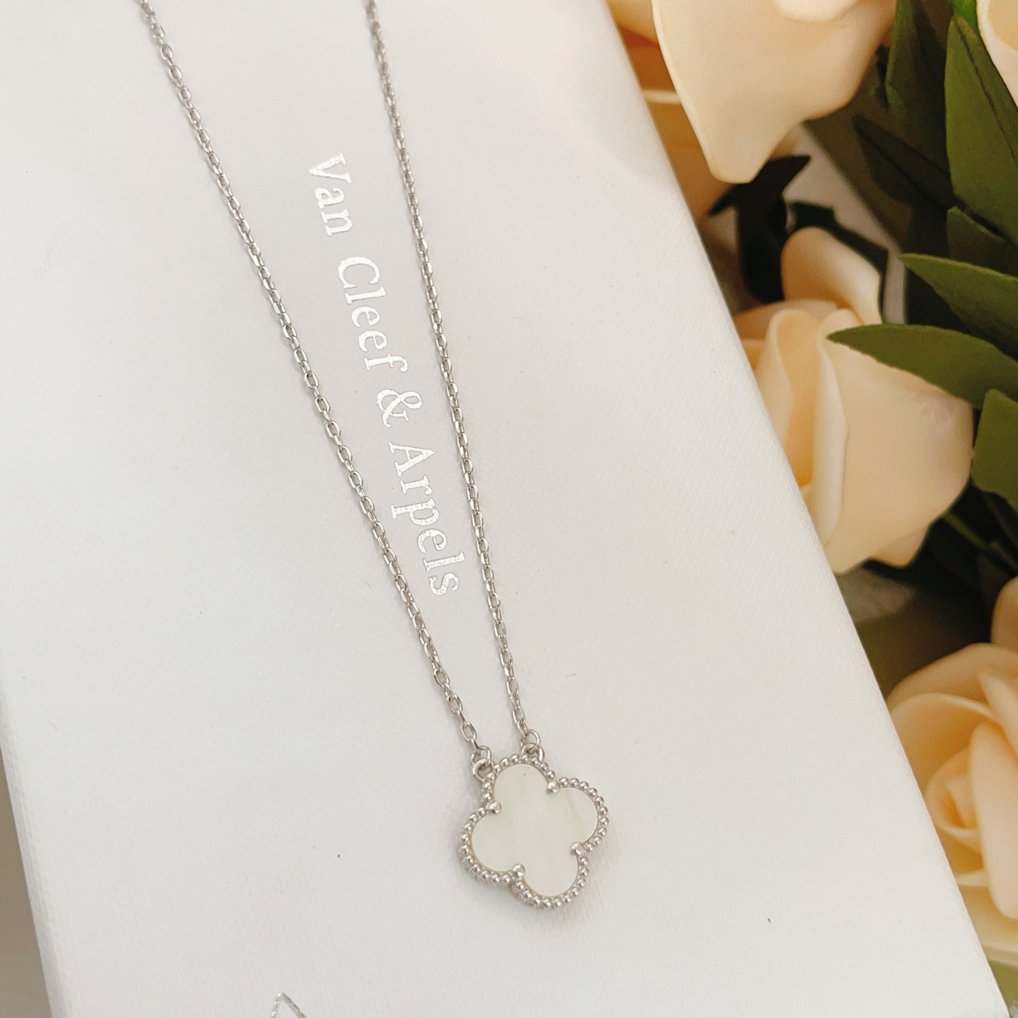 Van Cleef Arpels Sweet Alhambra necklace 18K white gold white mother-of-pearl 42cm
