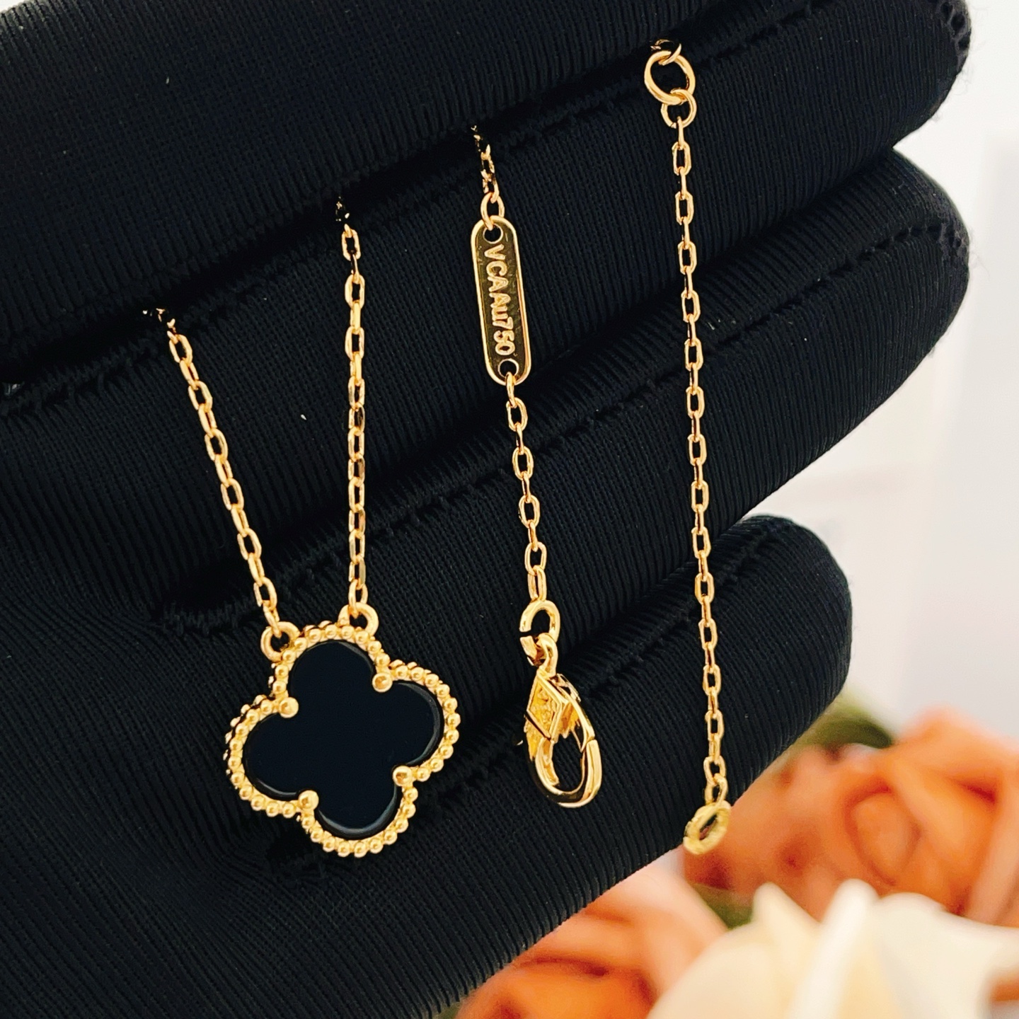 Collana Van Cleef Arpels Vintage Alhambra in oro giallo 18 carati con onice nero 42 cm