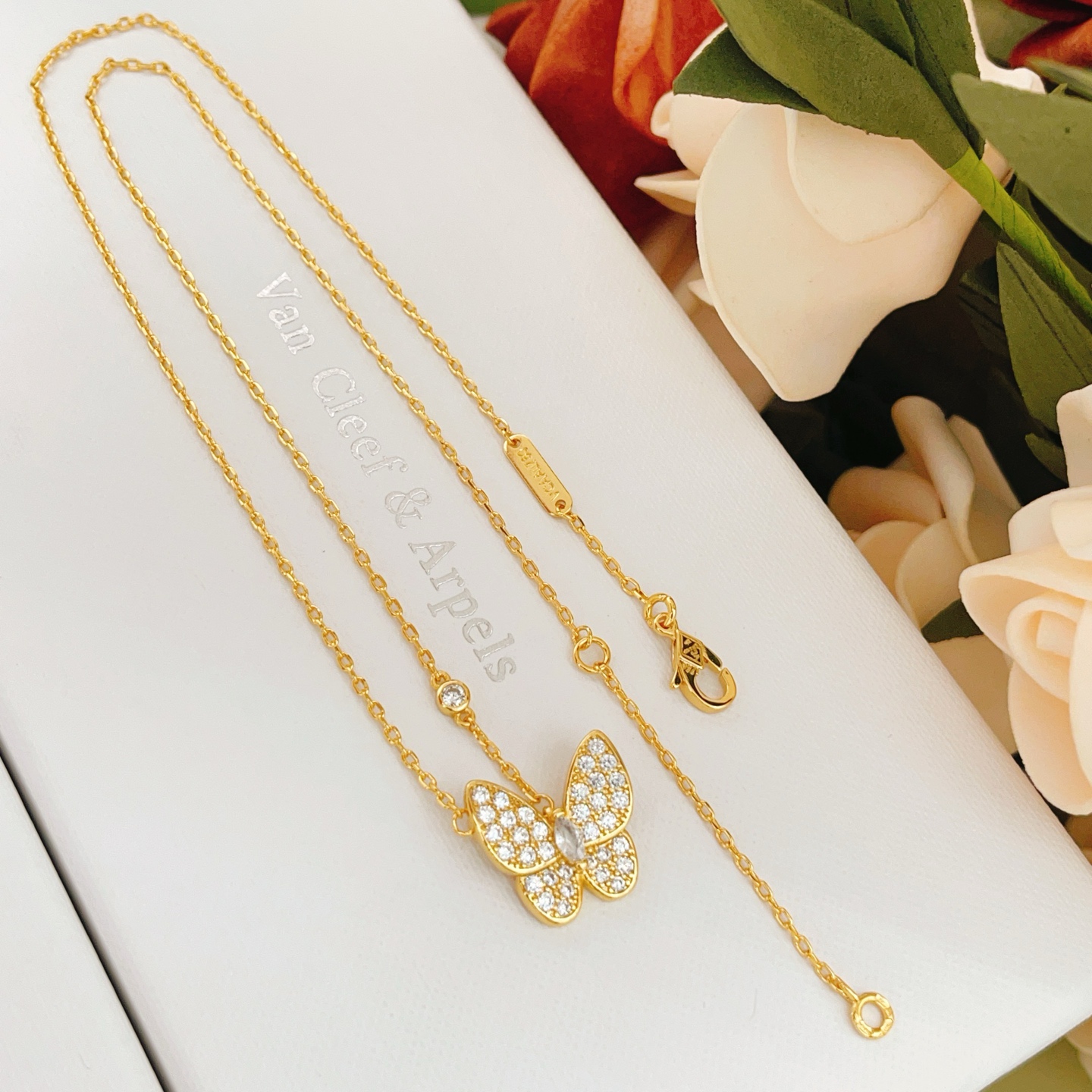 Collana Van Cleef Arpels Two Butterfly in oro giallo con pavé di diamanti trasparenti da 42 cm con prolunga da 5 cm
