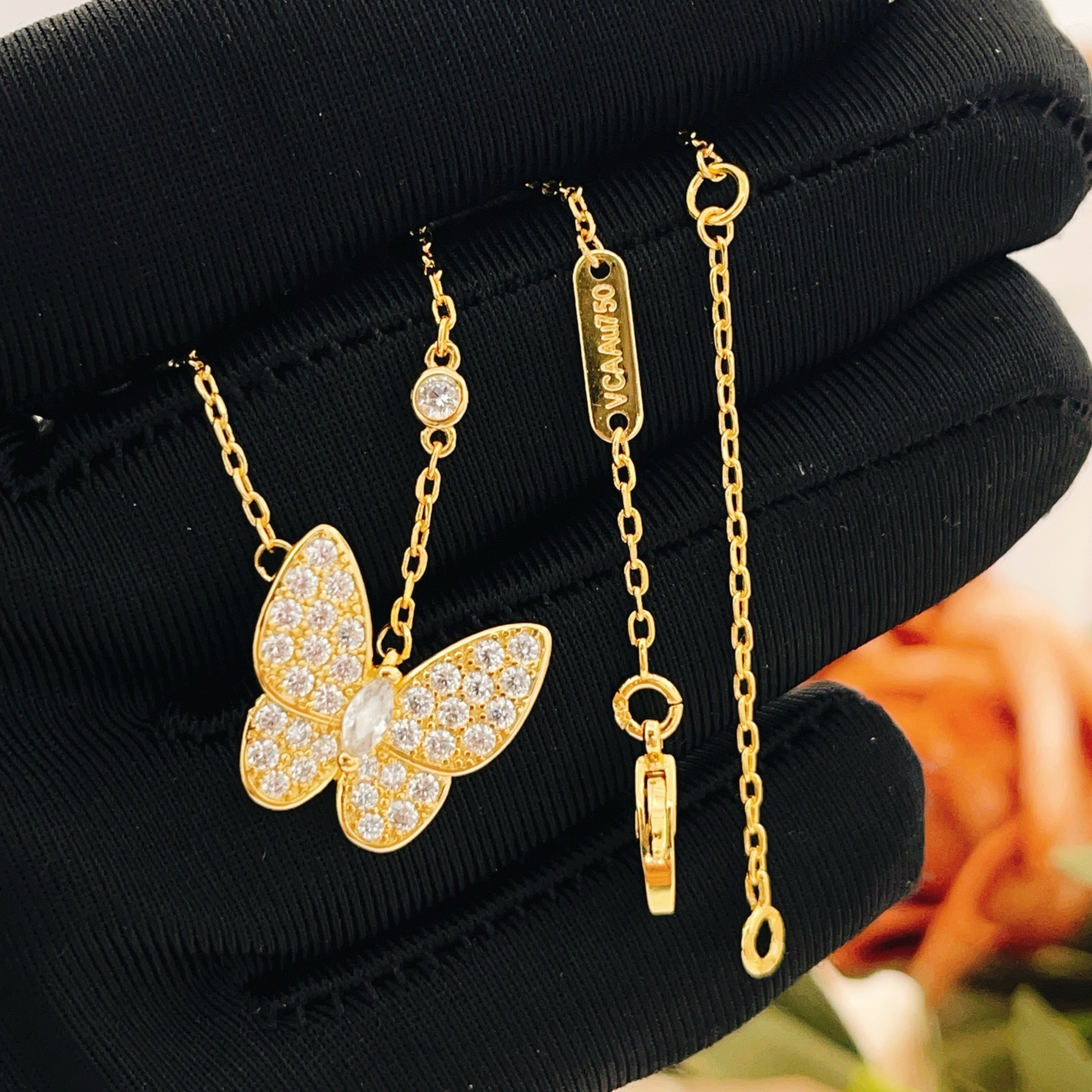 Collana Van Cleef Arpels Two Butterfly in oro giallo con pavé di diamanti trasparenti da 42 cm con prolunga da 5 cm