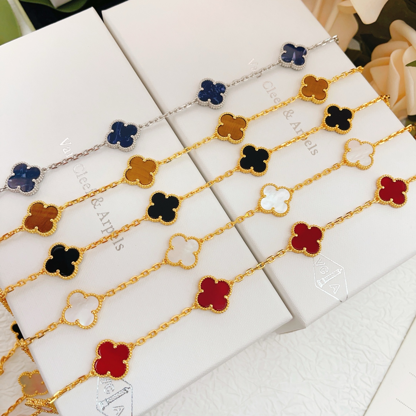 Van Cleef Arpels Alhambra Vintage 10 Motifs necklace Yellow Gold with White Mother of Pearl 42cm